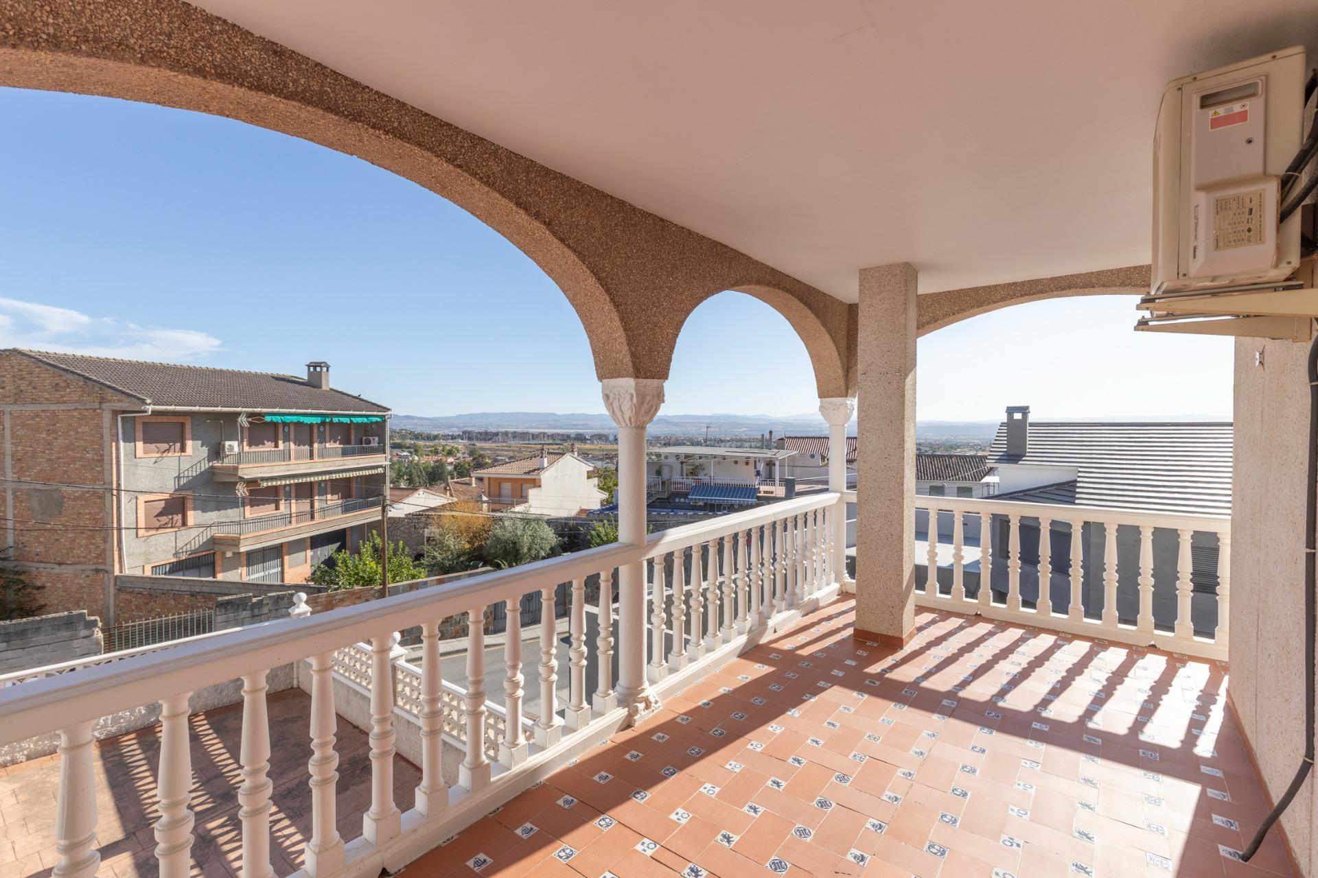 Amplio Pareado en Vega de Granada: Tu Nuevo Hogar Espera por