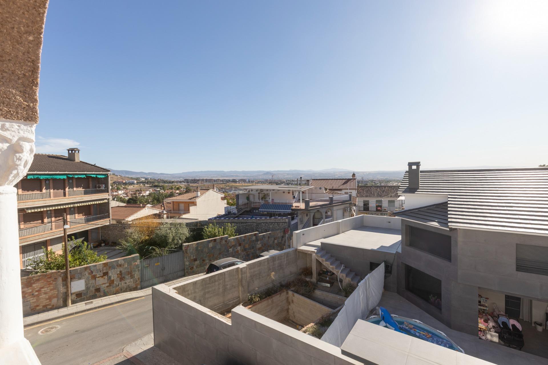 Amplio Pareado en Vega de Granada: Tu Nuevo Hogar Espera por - foto 11