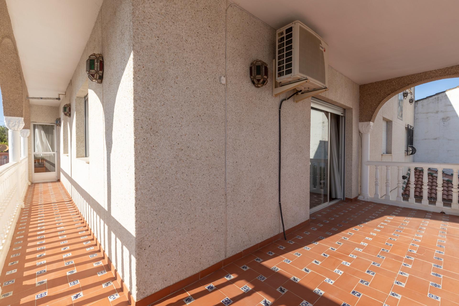 Amplio Pareado en Vega de Granada: Tu Nuevo Hogar Espera por - foto 12