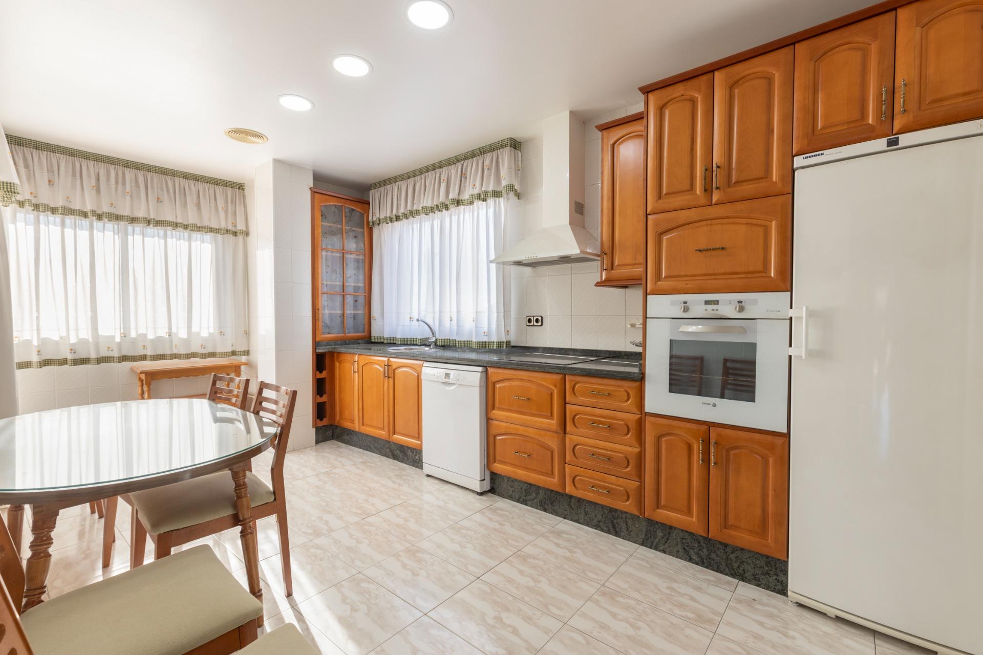 Amplio Pareado en Vega de Granada: Tu Nuevo Hogar Espera por - foto 13