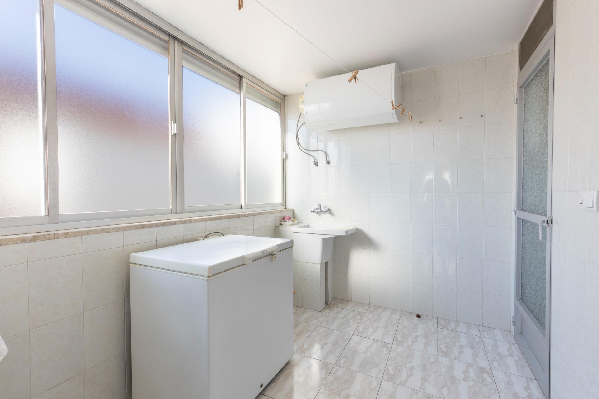 Amplio Pareado en Vega de Granada: Tu Nuevo Hogar Espera por - foto 17
