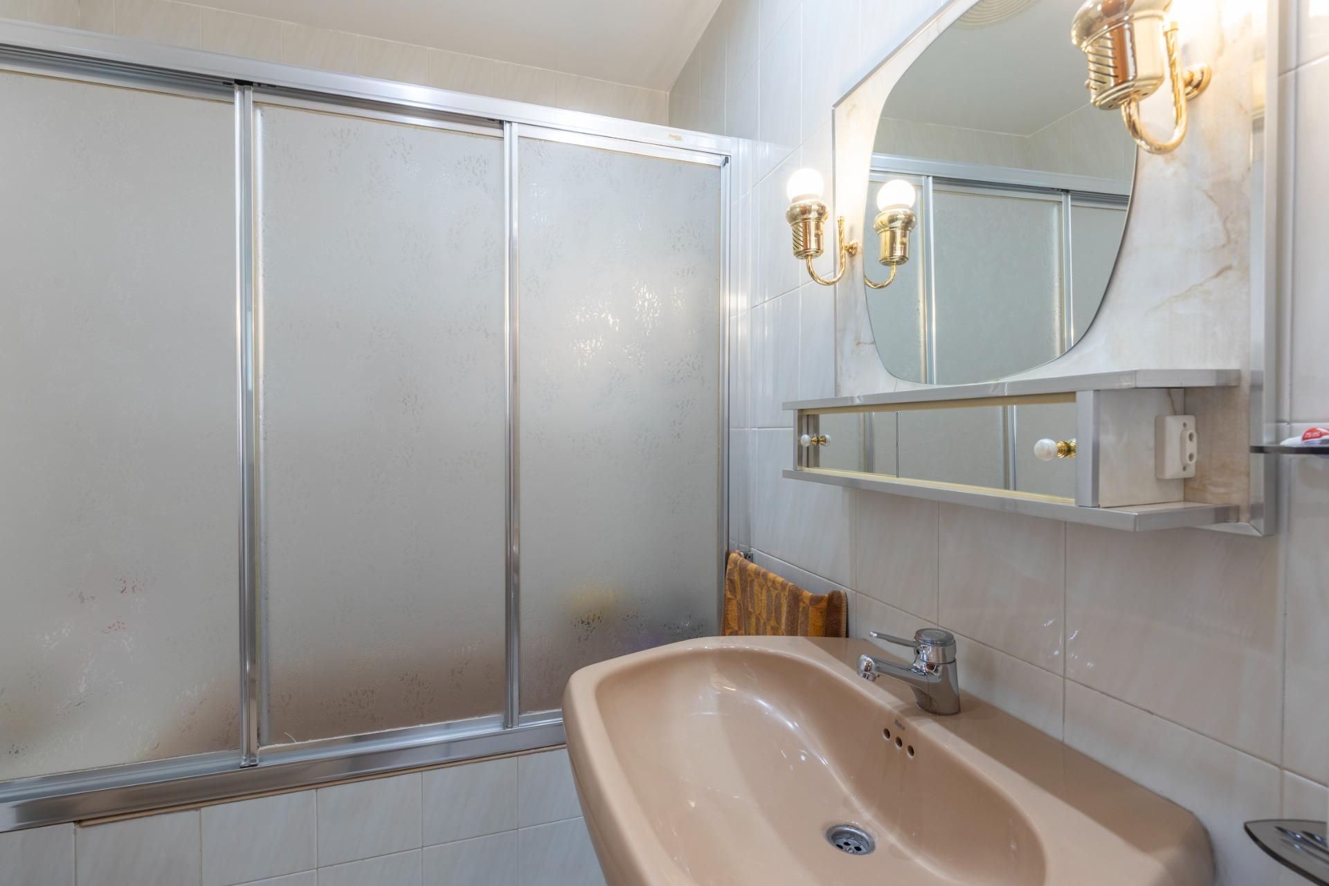 Amplio Pareado en Vega de Granada: Tu Nuevo Hogar Espera por - foto 19