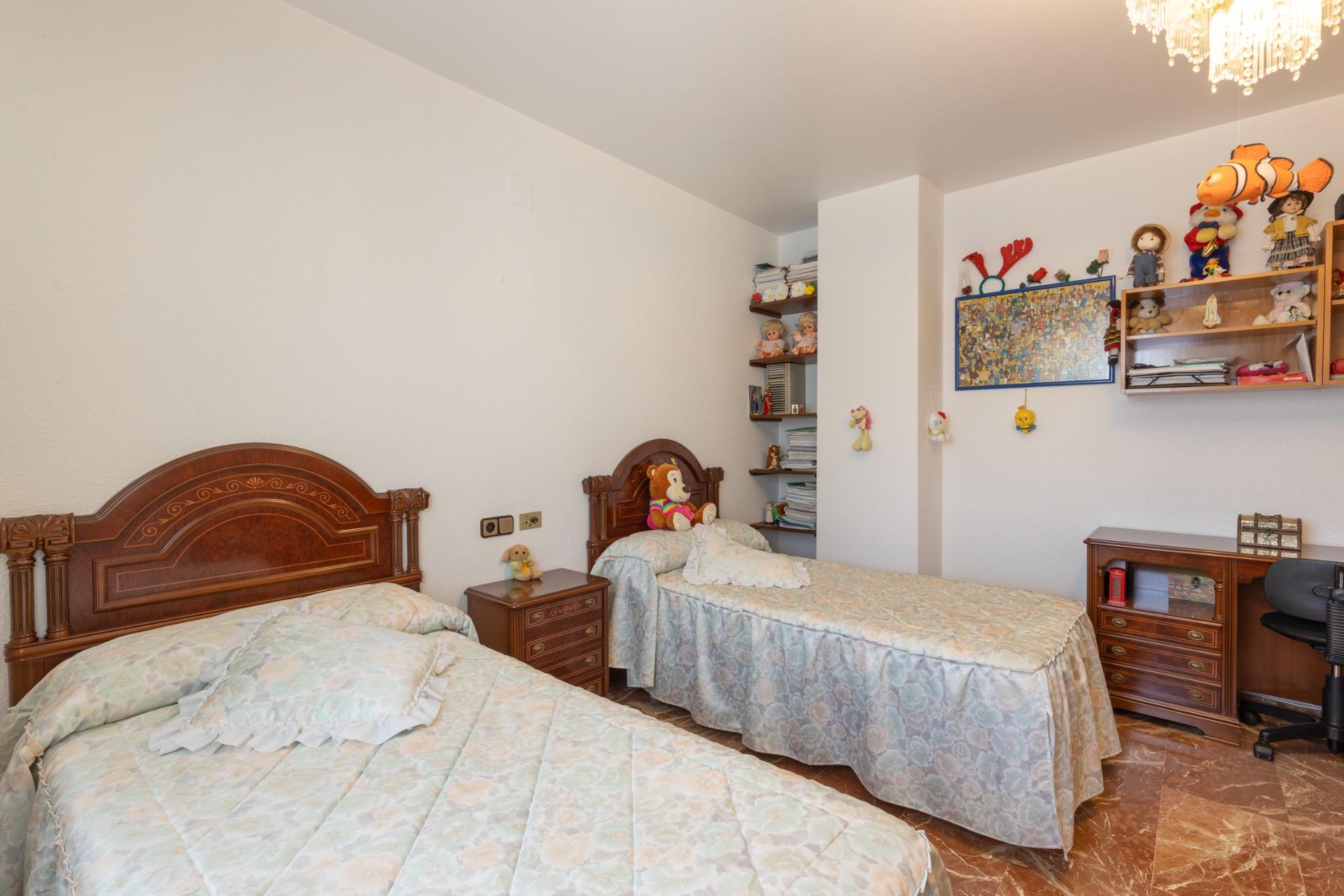 Amplio Pareado en Vega de Granada: Tu Nuevo Hogar Espera por - foto 25