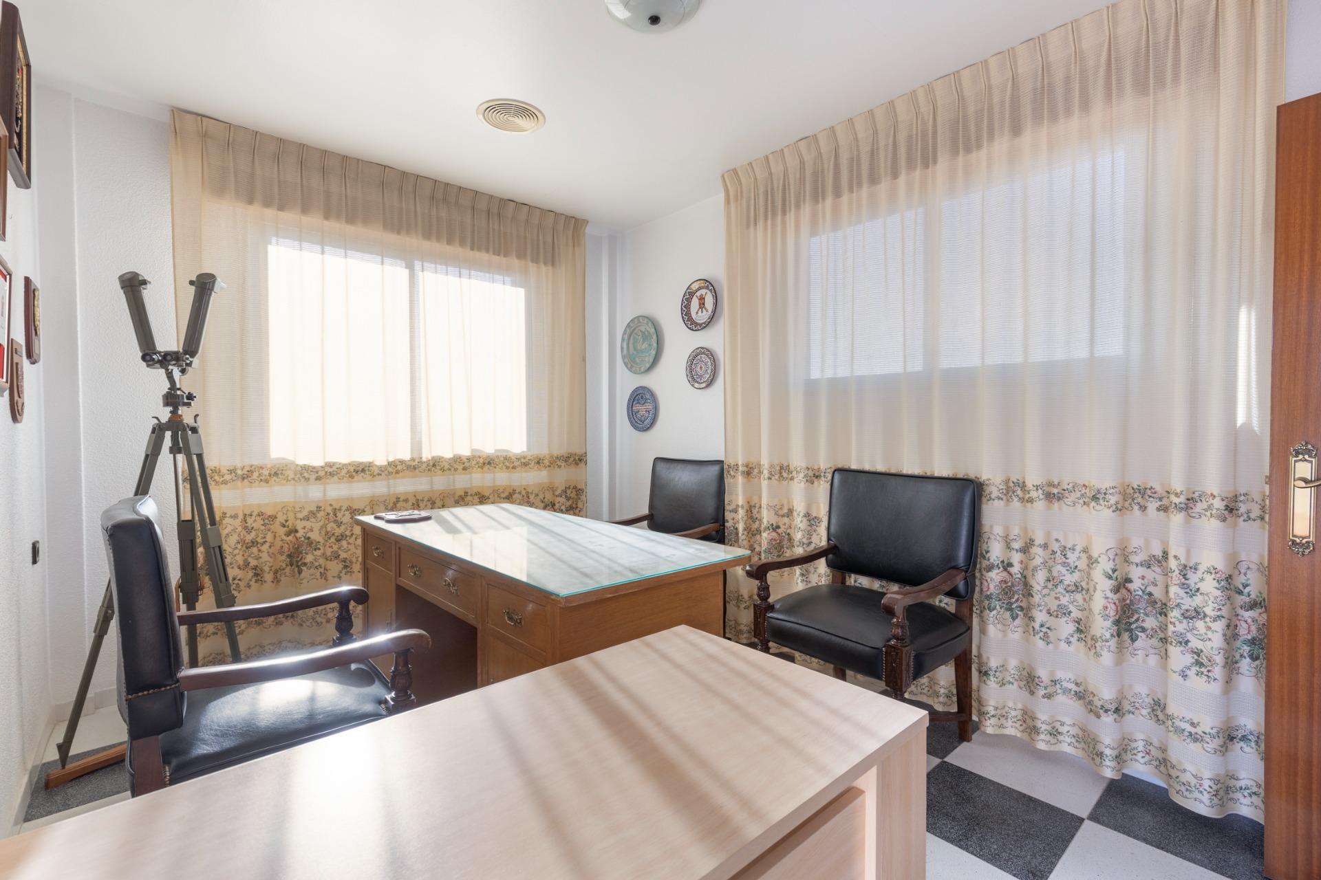 Amplio Pareado en Vega de Granada: Tu Nuevo Hogar Espera por - foto 36