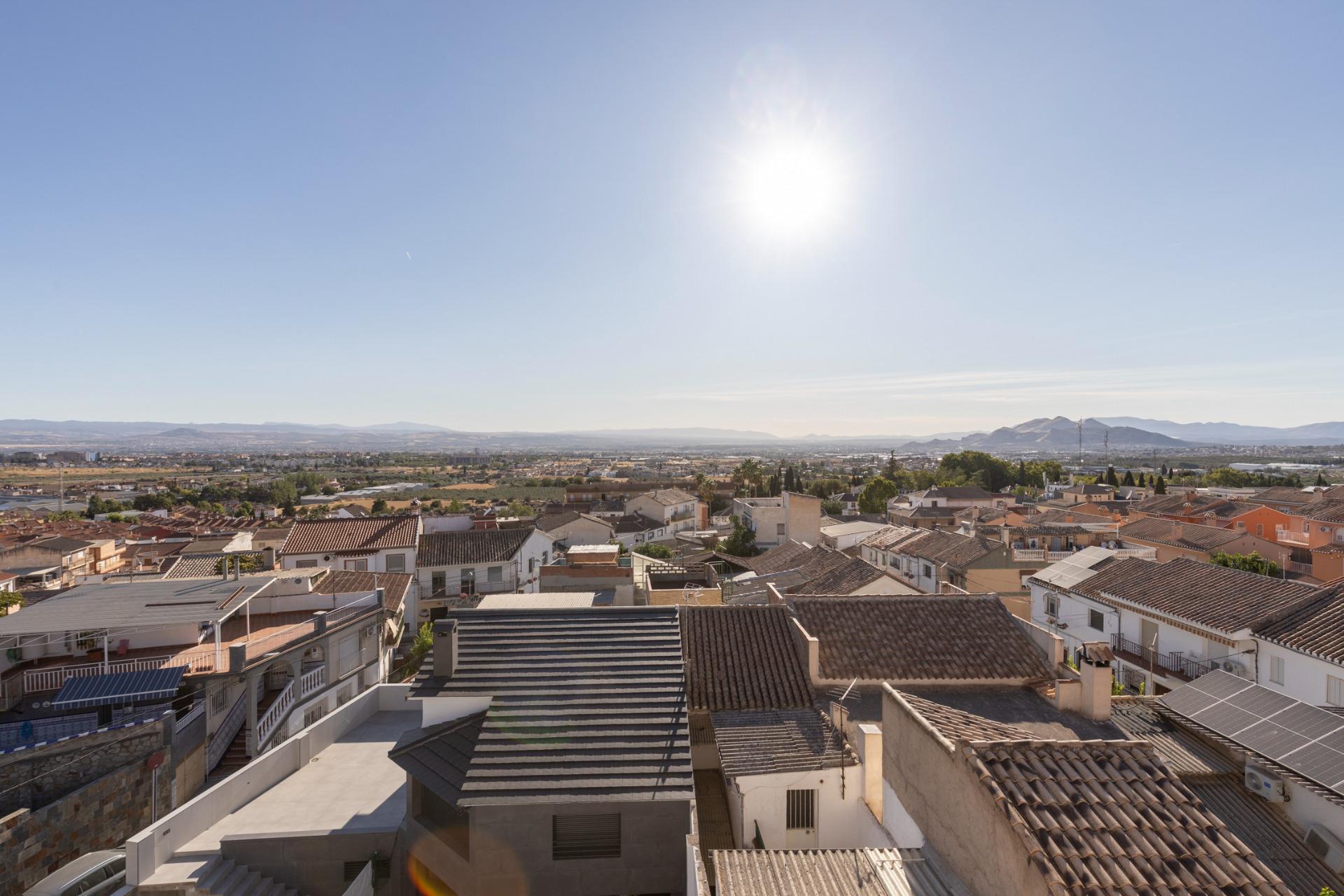 Amplio Pareado en Vega de Granada: Tu Nuevo Hogar Espera por - foto 39