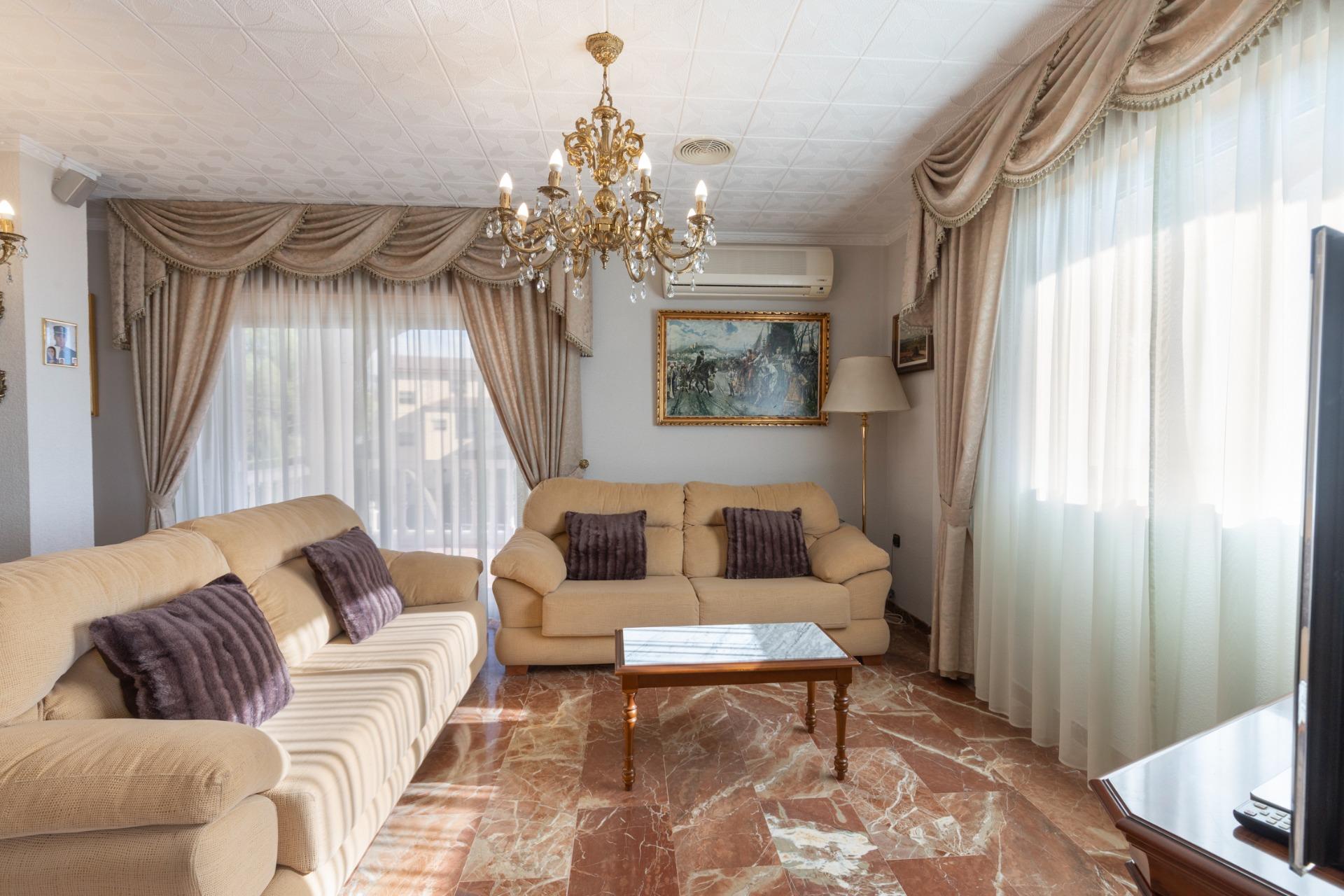 Amplio Pareado en Vega de Granada: Tu Nuevo Hogar Espera por - foto 5