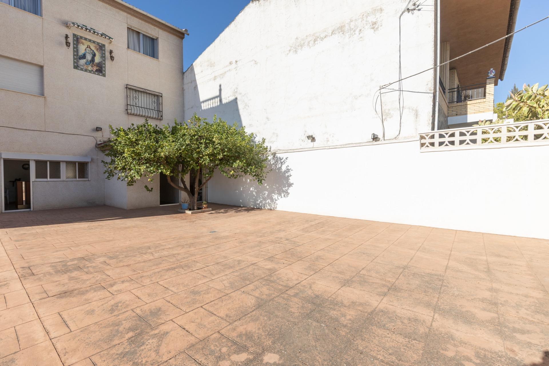 Amplio Pareado en Vega de Granada: Tu Nuevo Hogar Espera por - foto 50