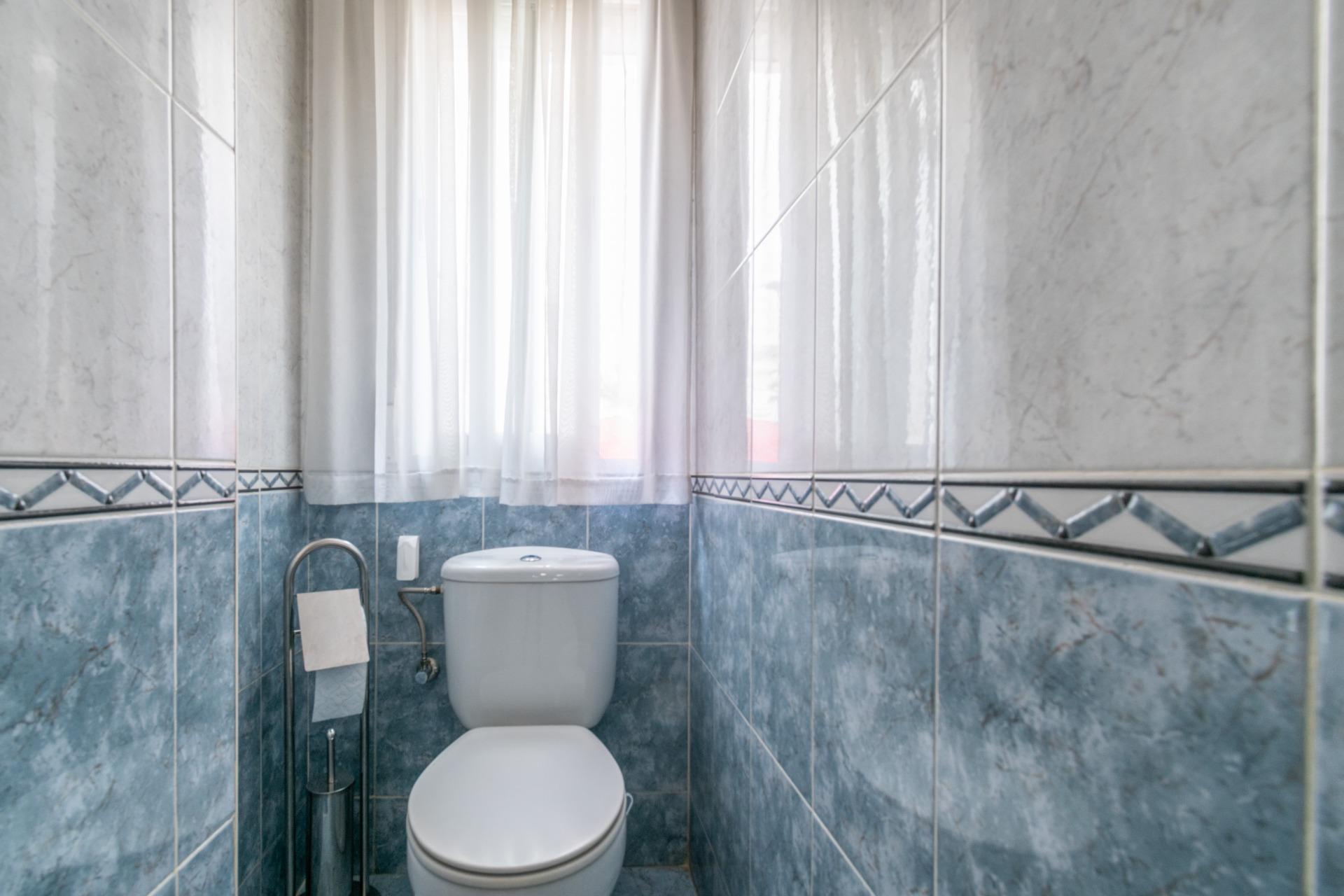 Casa en La Zubia con amplio patio y tres dormitorios. - foto 14
