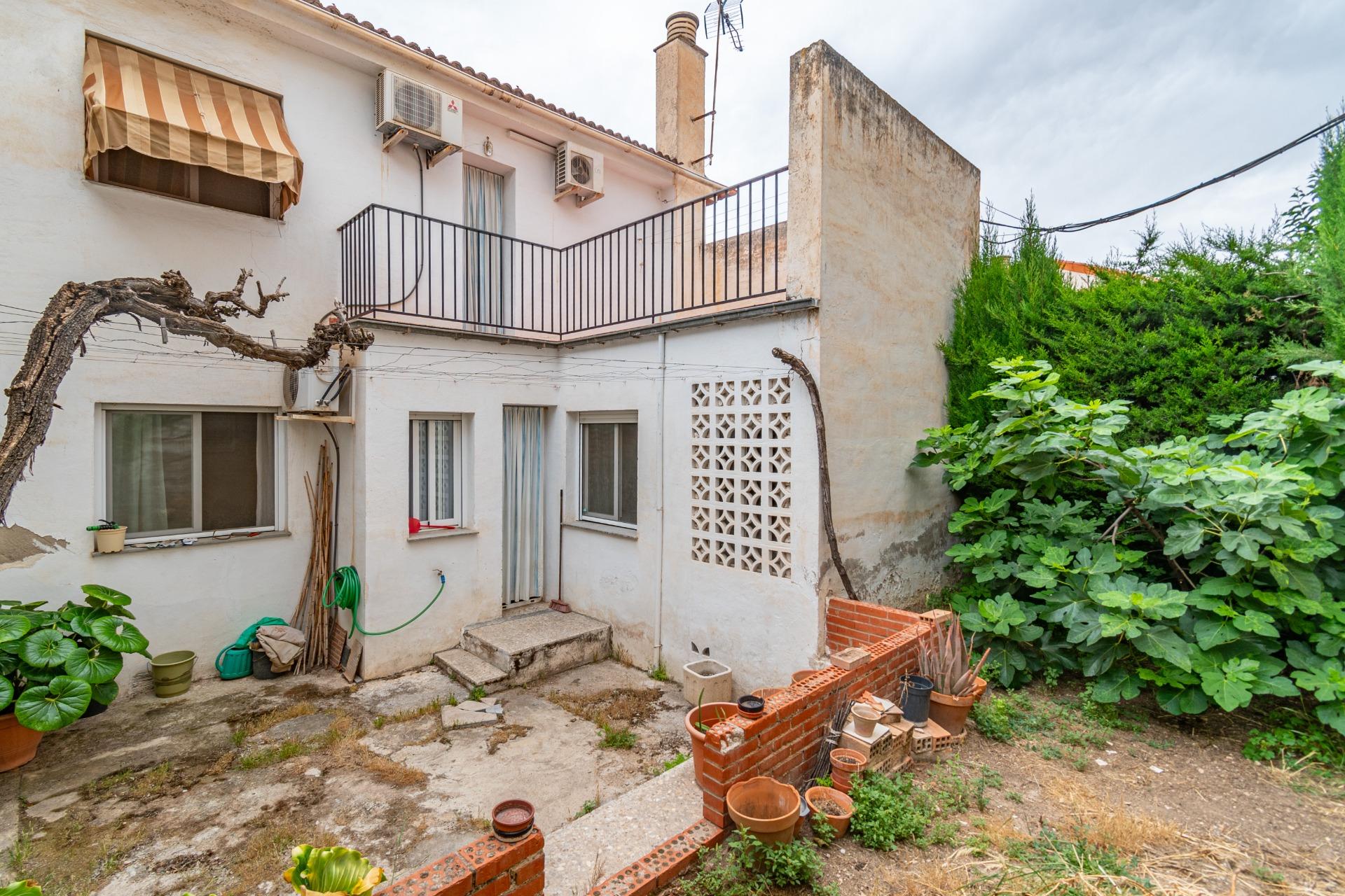 Casa en La Zubia con amplio patio y tres dormitorios. - foto 21