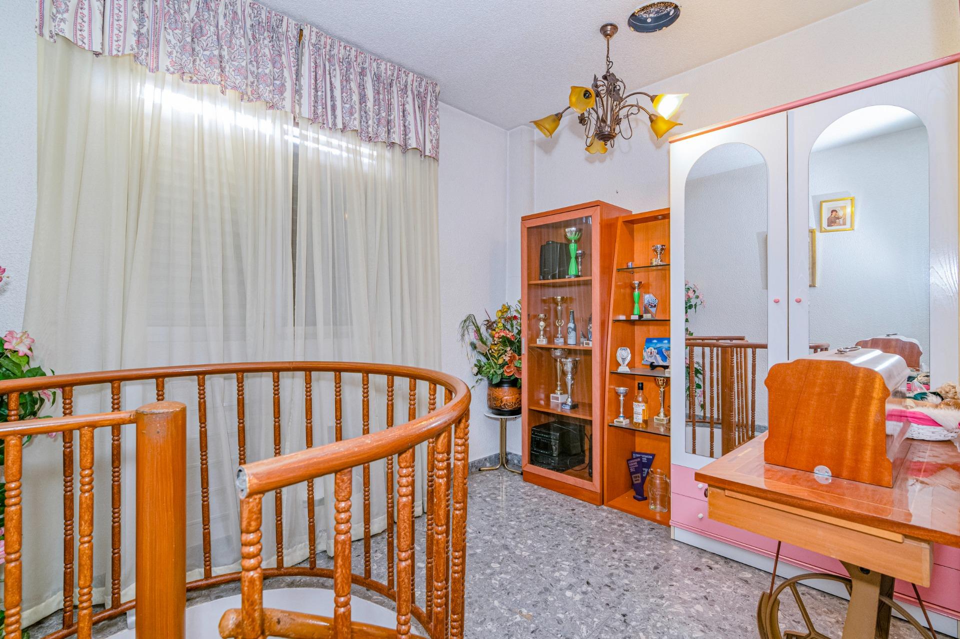 CHALET INDEPENDIENTE CON PISCINA Y PARCELA EN MONTELUZ - foto 16