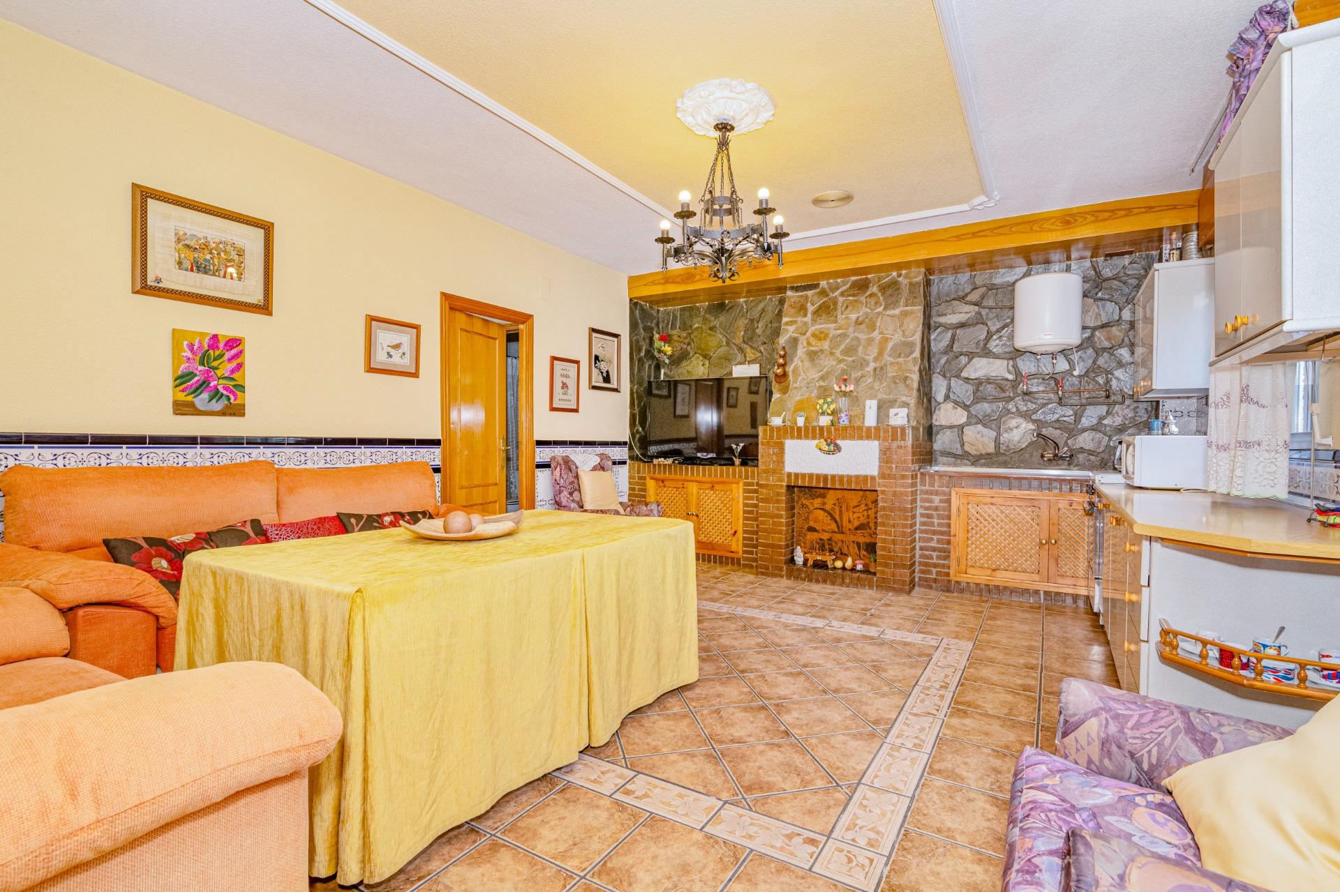 CHALET INDEPENDIENTE CON PISCINA Y PARCELA EN MONTELUZ - foto 9