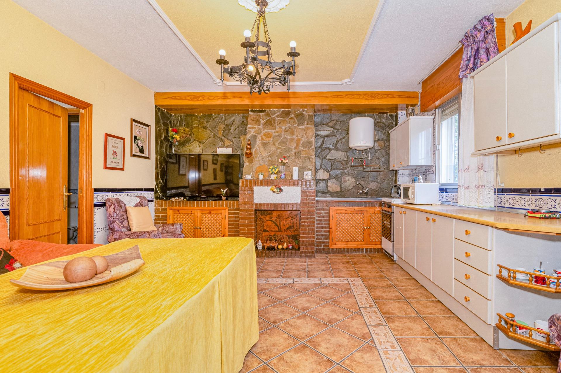 CHALET INDEPENDIENTE CON PISCINA Y PARCELA EN MONTELUZ - foto 10