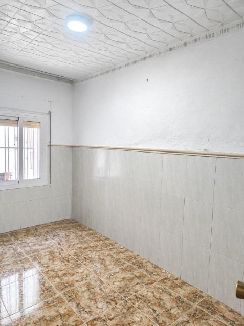 Estupenda casa en Guadalupe para inversión - foto 3