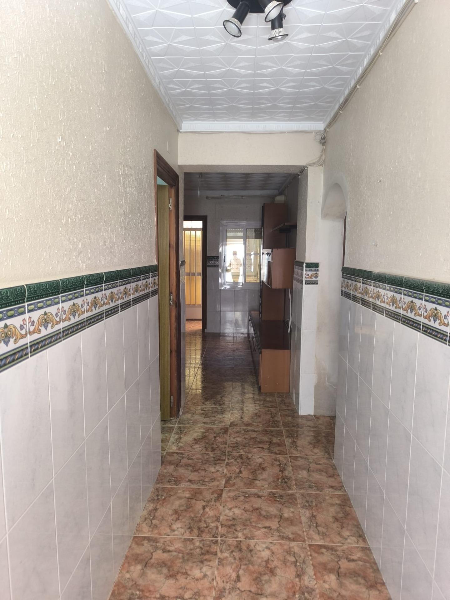 Estupenda casa en Guadalupe para inversión - foto 4