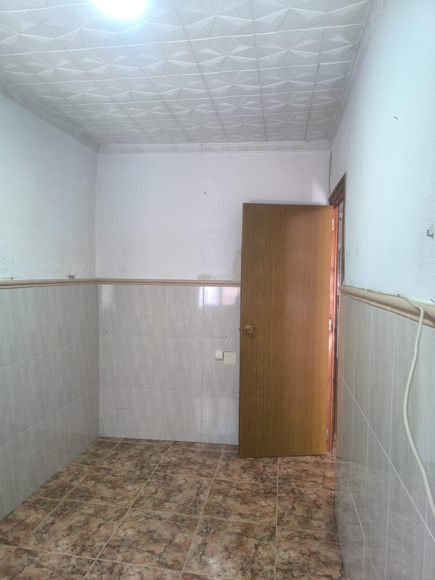Estupenda casa en Guadalupe para inversión - foto 5