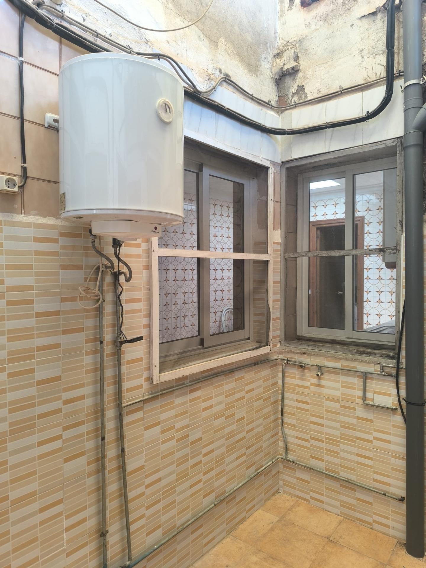 Estupenda casa en Guadalupe para inversión - foto 6