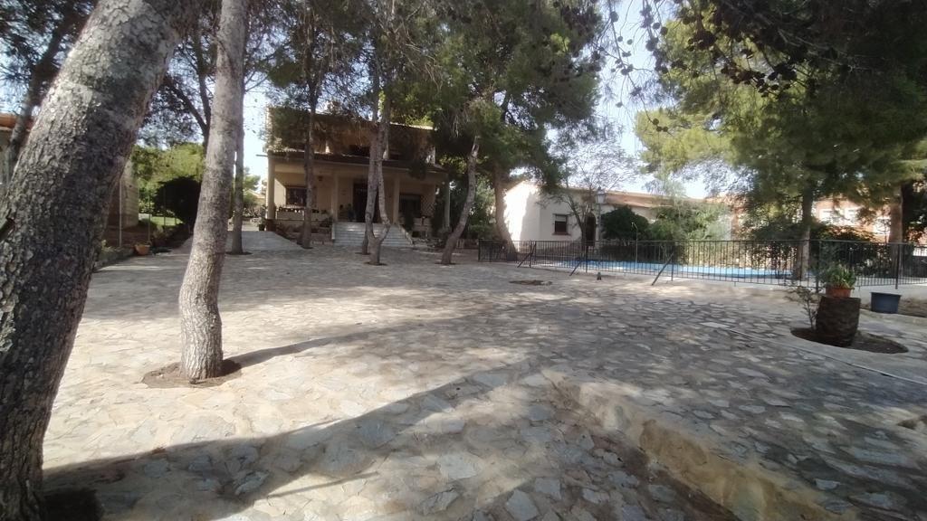 se vende una finca de 2 chaletes en parcela de 1 300 m2 con  - foto 25
