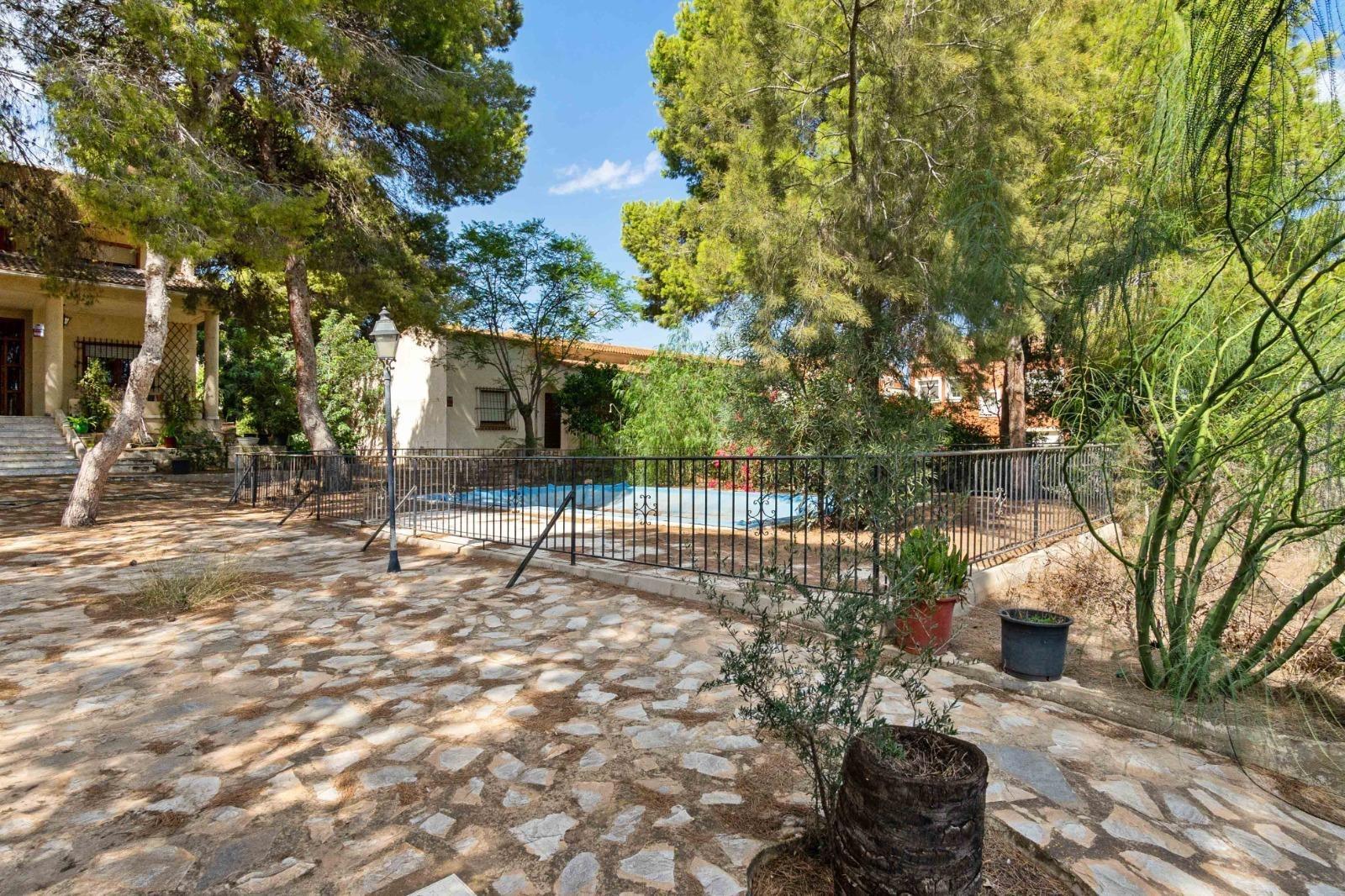 se vende una finca de 2 chaletes en parcela de 1 300 m2 con  - foto 6