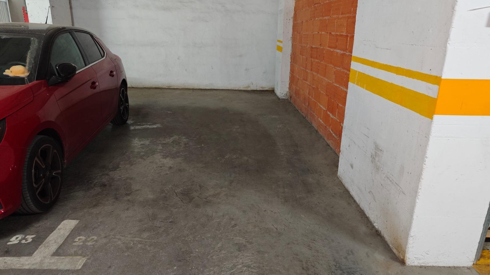 Plaza de garaje amplia de 15 m2 junto al centro de Benidorm