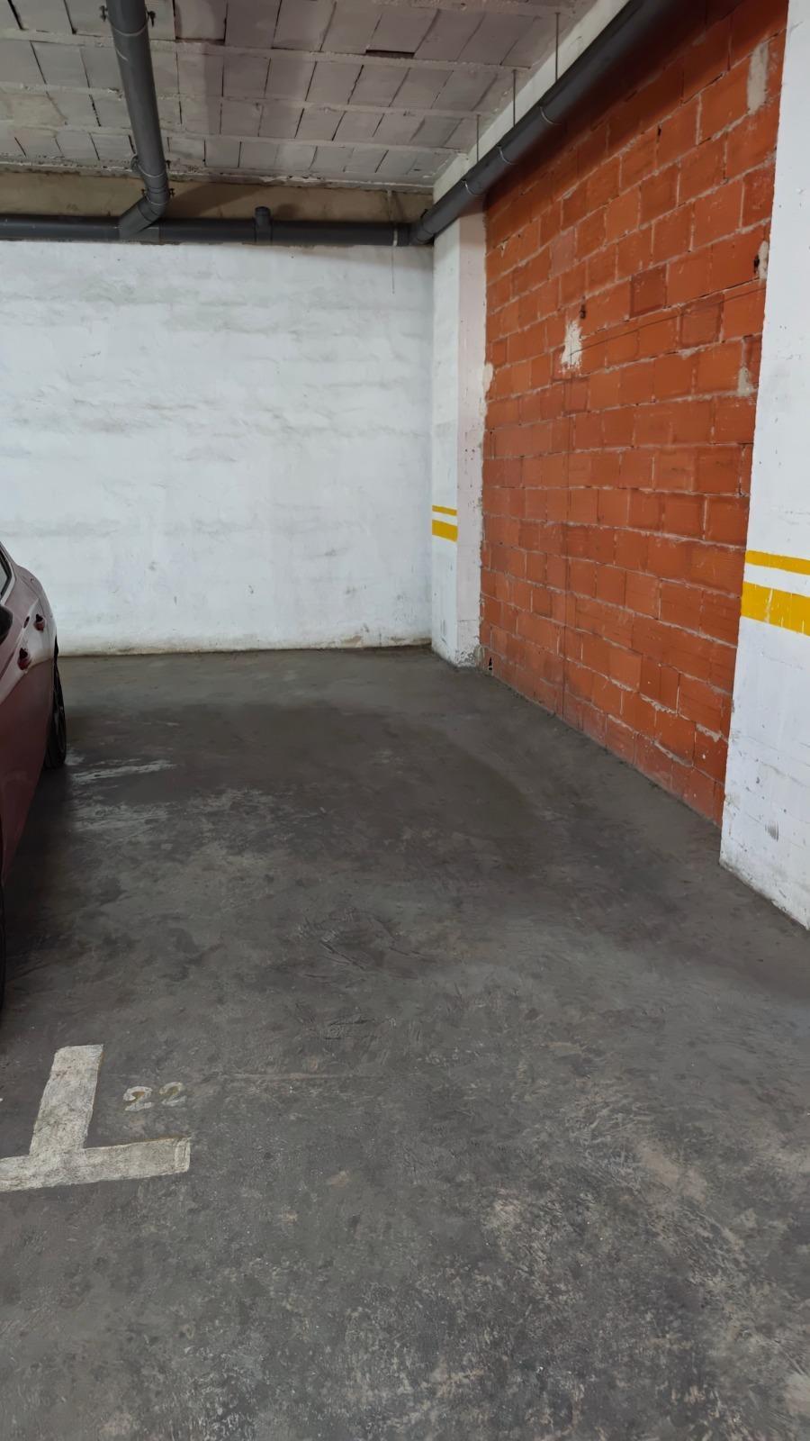 Plaza de garaje amplia de 15 m2 junto al centro de Benidorm - foto 2
