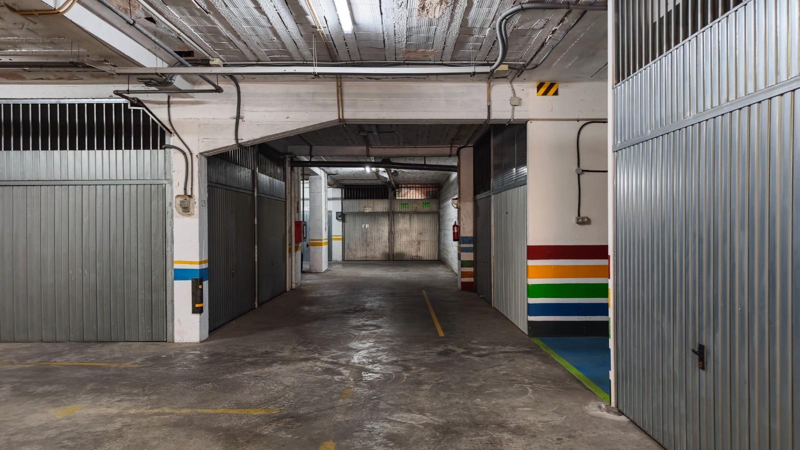 Plaza de garaje amplia de 15 m2 junto al centro de Benidorm - foto 6