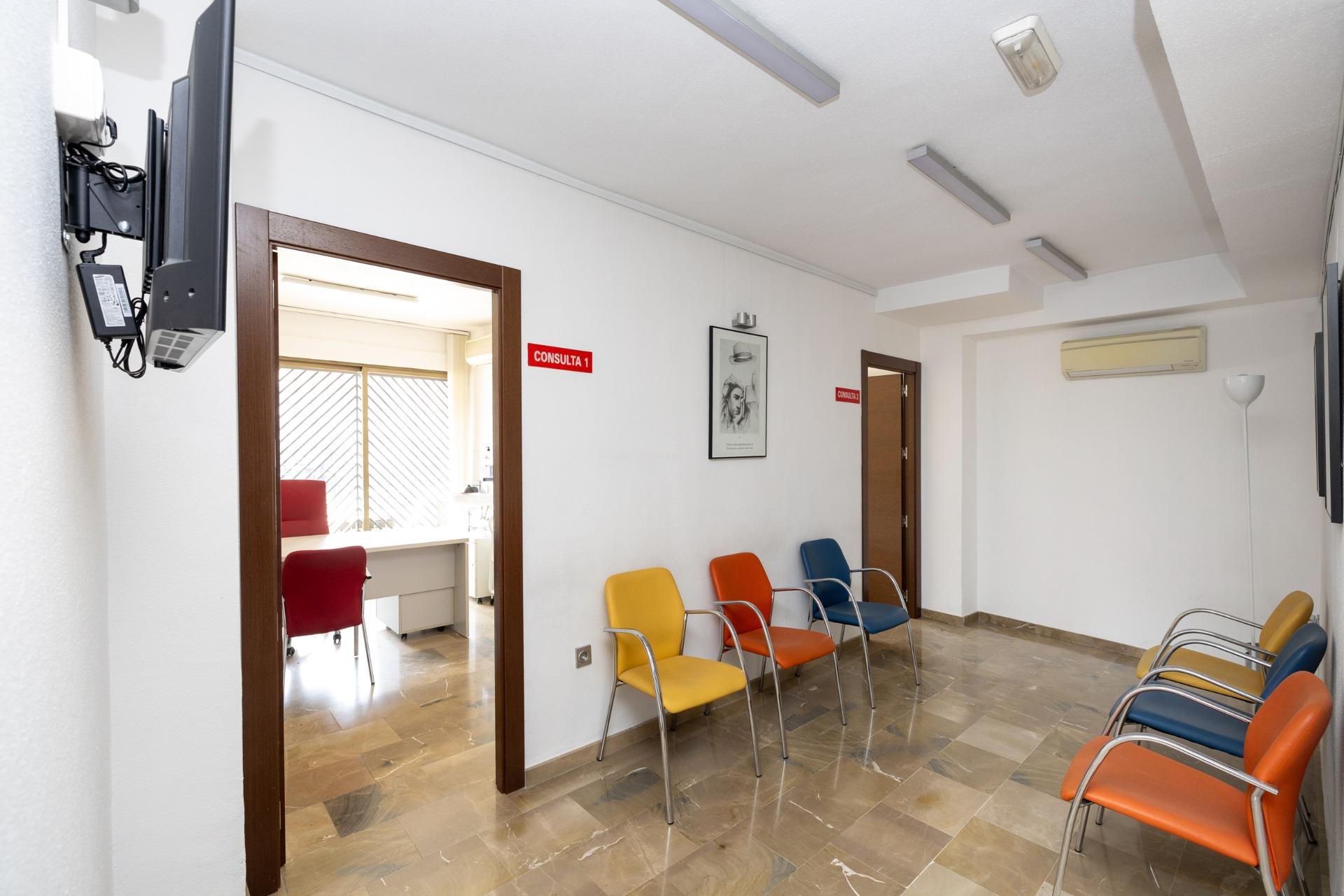 Oficina en Acera del Darro con posibilidad de cambio de uso - foto 7
