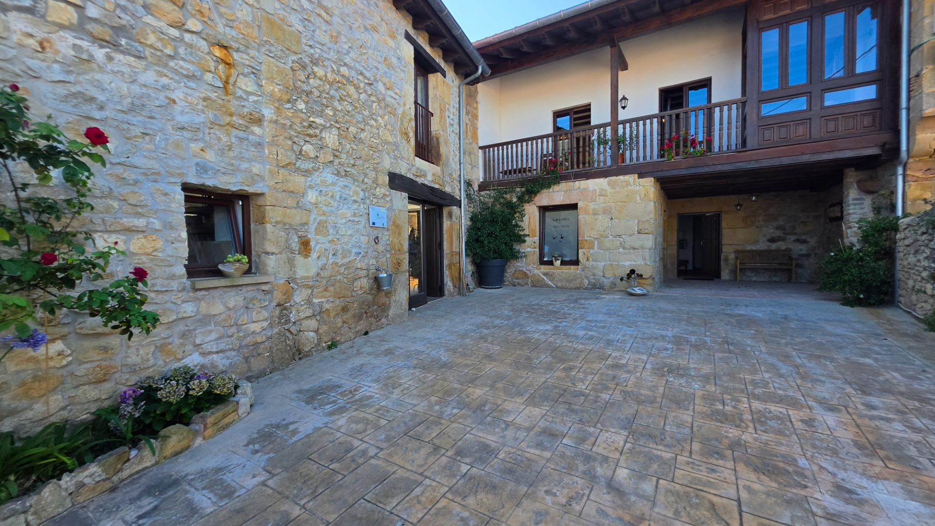 Casona rústica en Ruiloba con vistas al mar: amplitud, carác