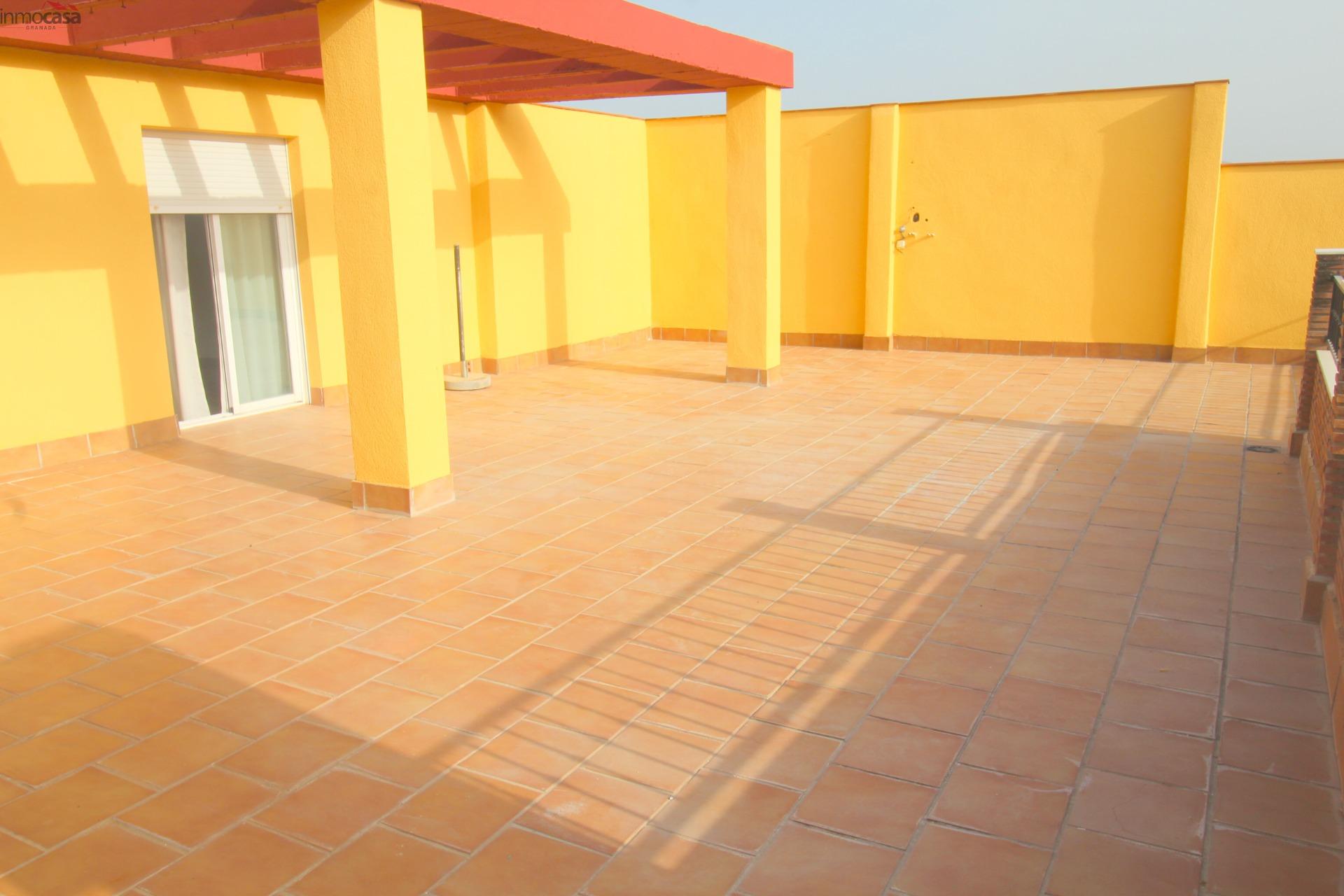 800€ Ático con amplia terraza soleada