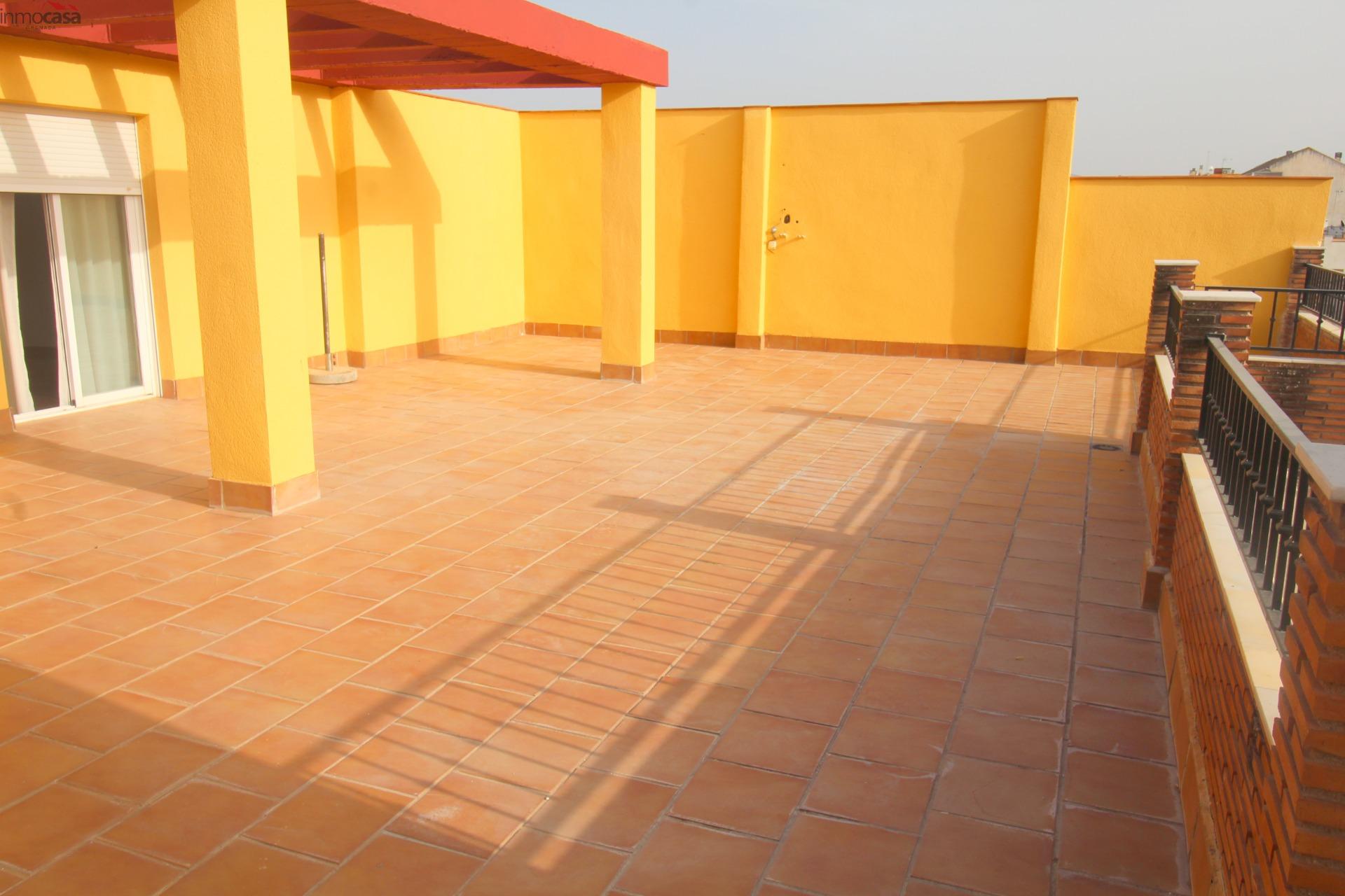 800€ Ático con amplia terraza soleada - foto 2