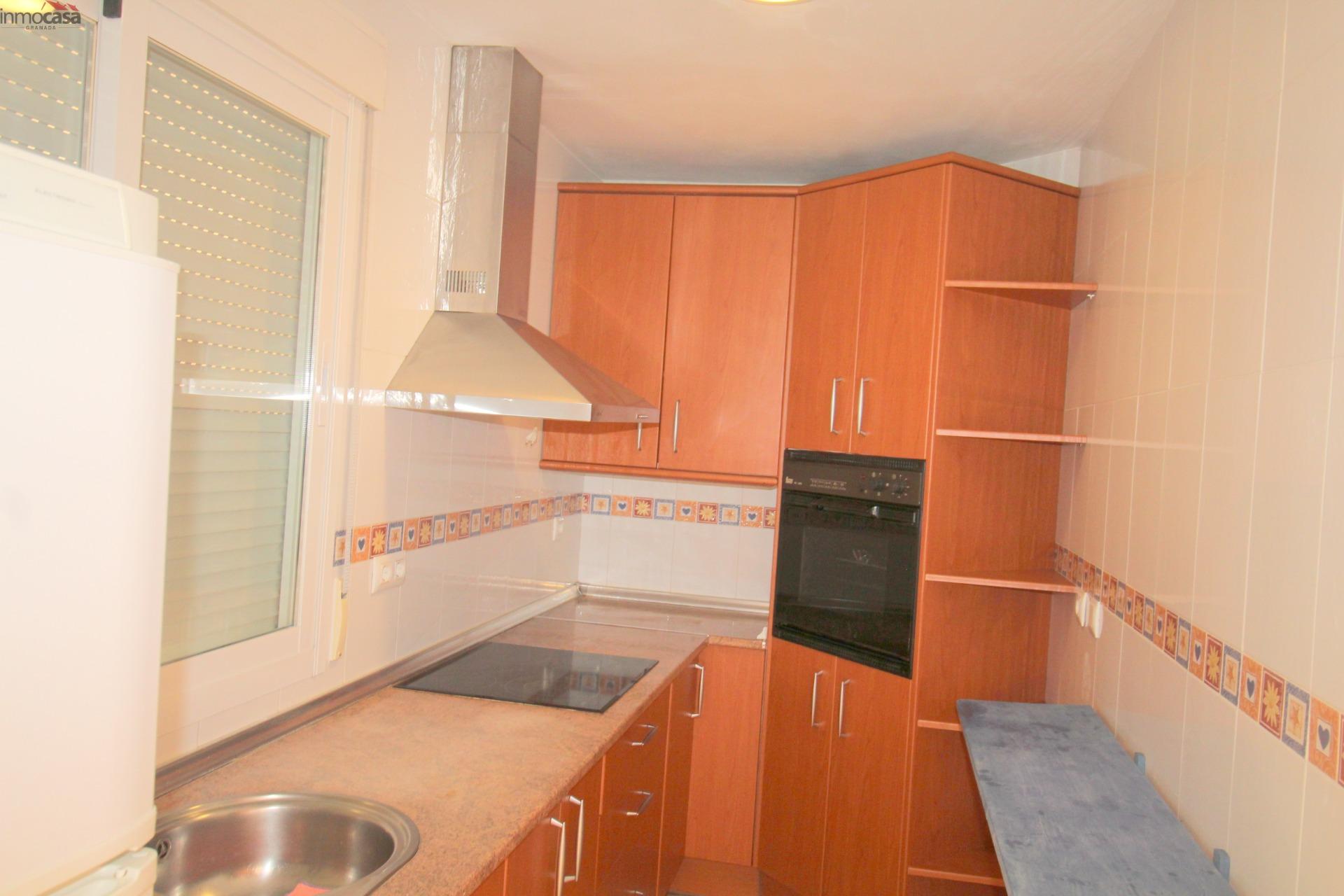800€ Ático con amplia terraza soleada - foto 16