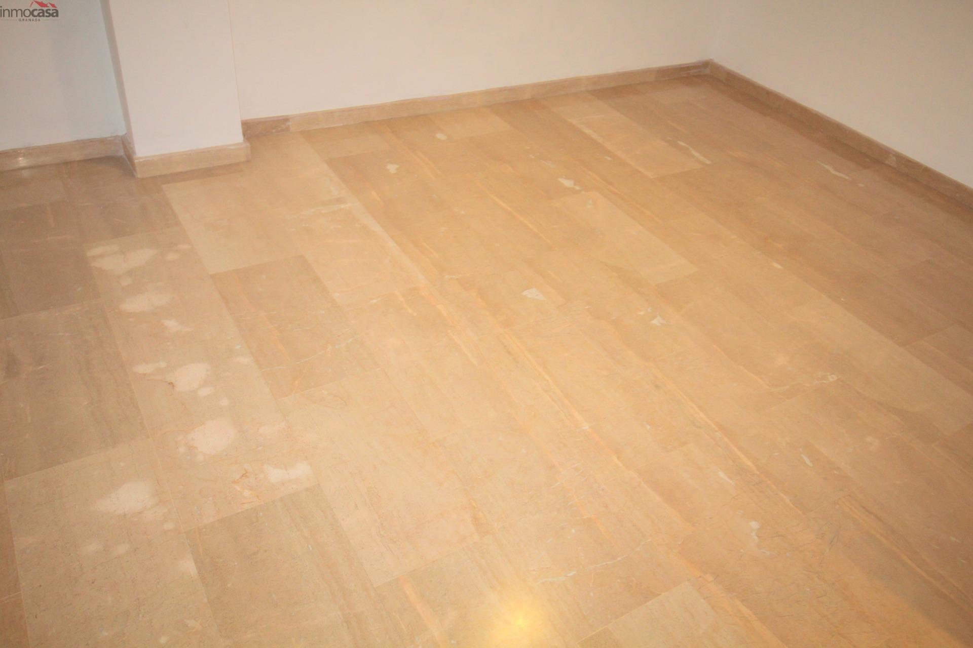 800€ Ático con amplia terraza soleada - foto 20