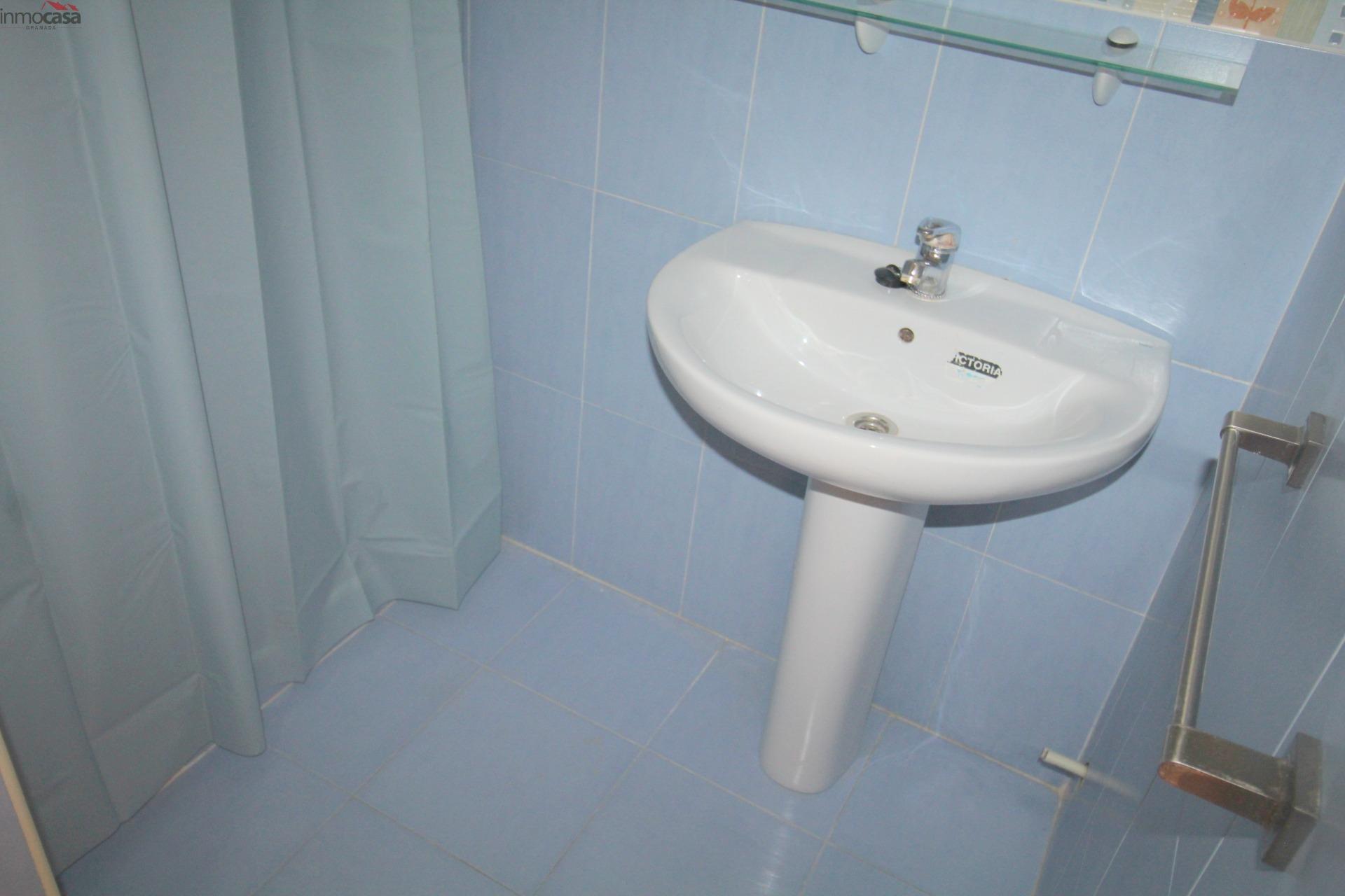 800€ Ático con amplia terraza soleada - foto 26