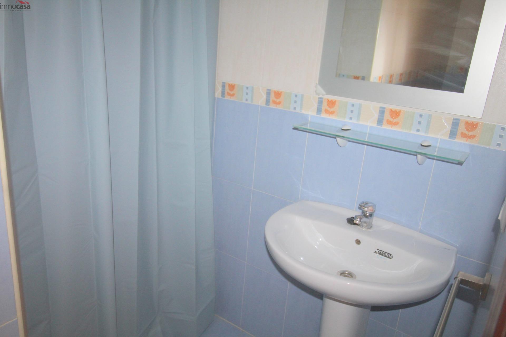 800€ Ático con amplia terraza soleada - foto 27