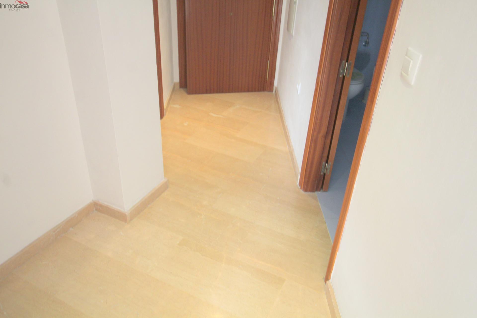 800€ Ático con amplia terraza soleada - foto 29