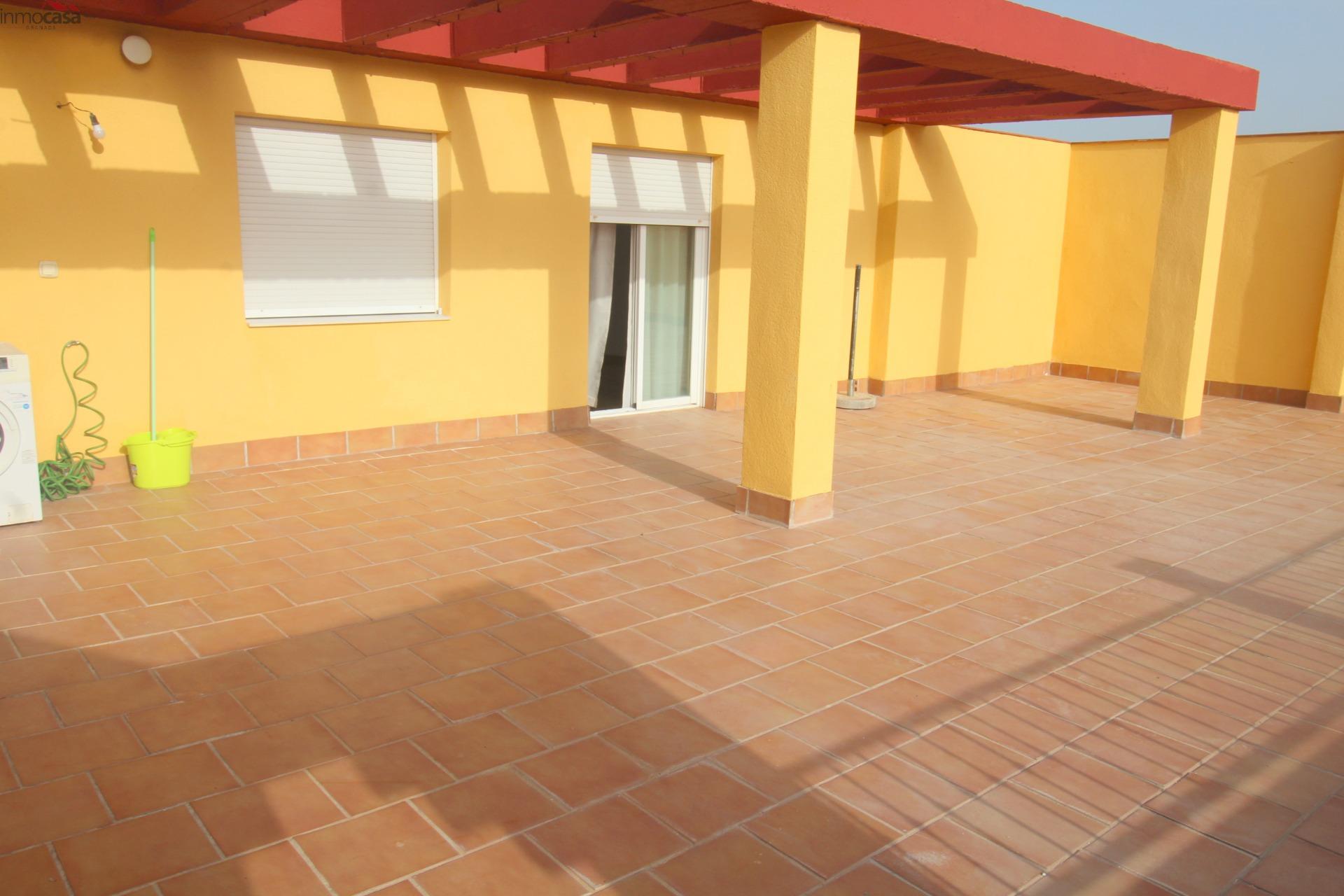 800€ Ático con amplia terraza soleada - foto 4