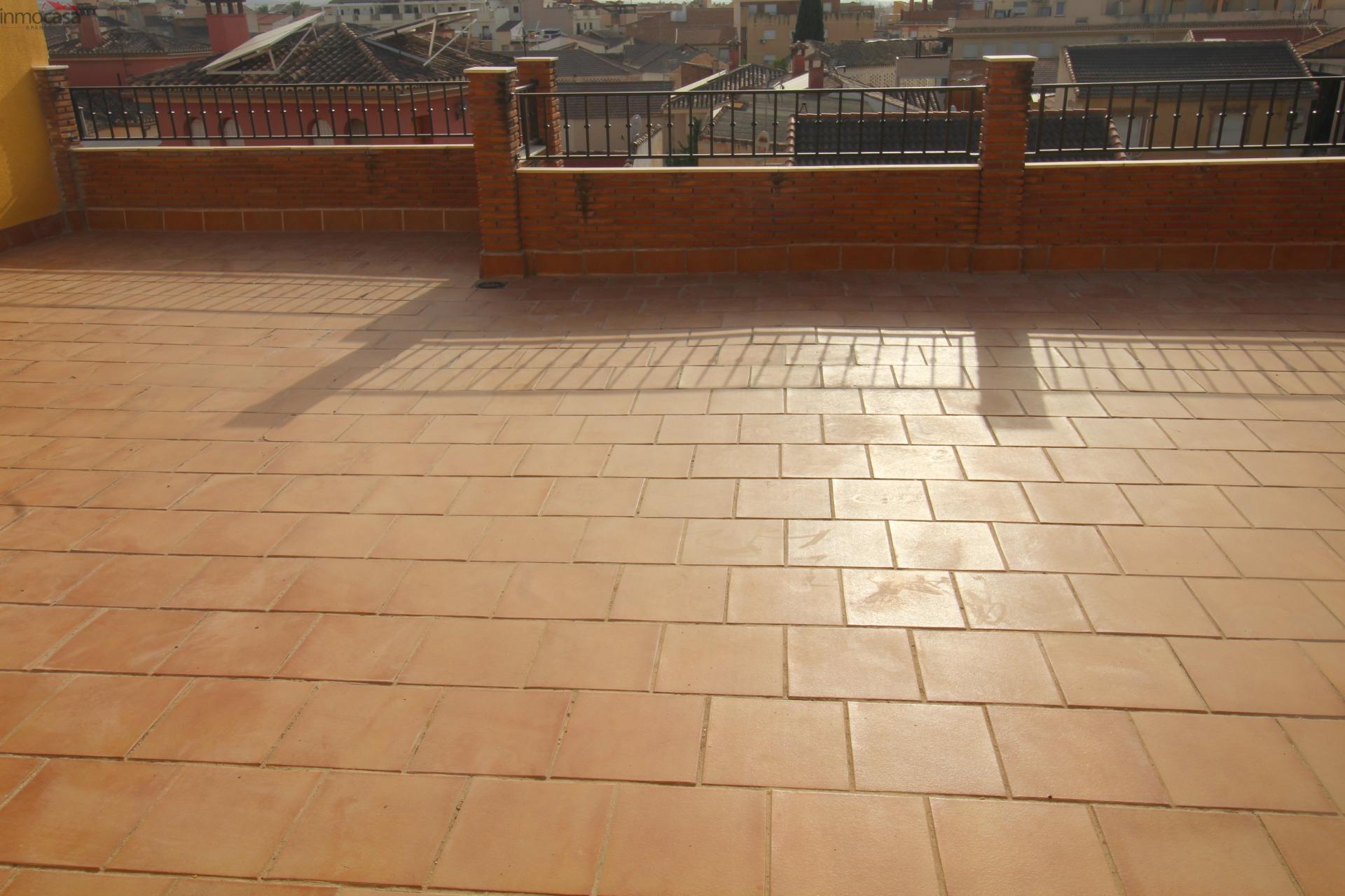 800€ Ático con amplia terraza soleada - foto 7
