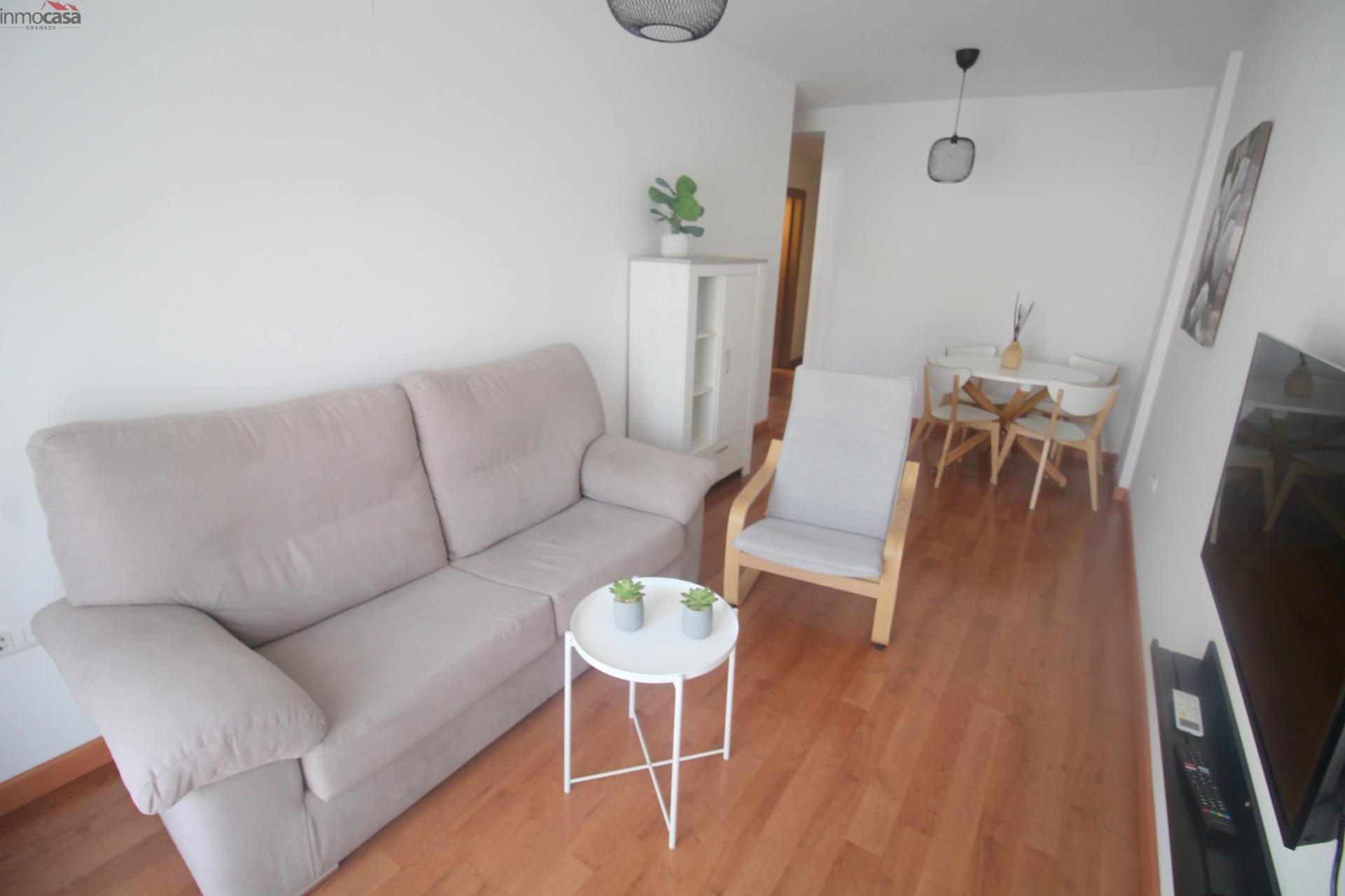 700€  piso de dos dormitorios,,  céntrico en Armilla