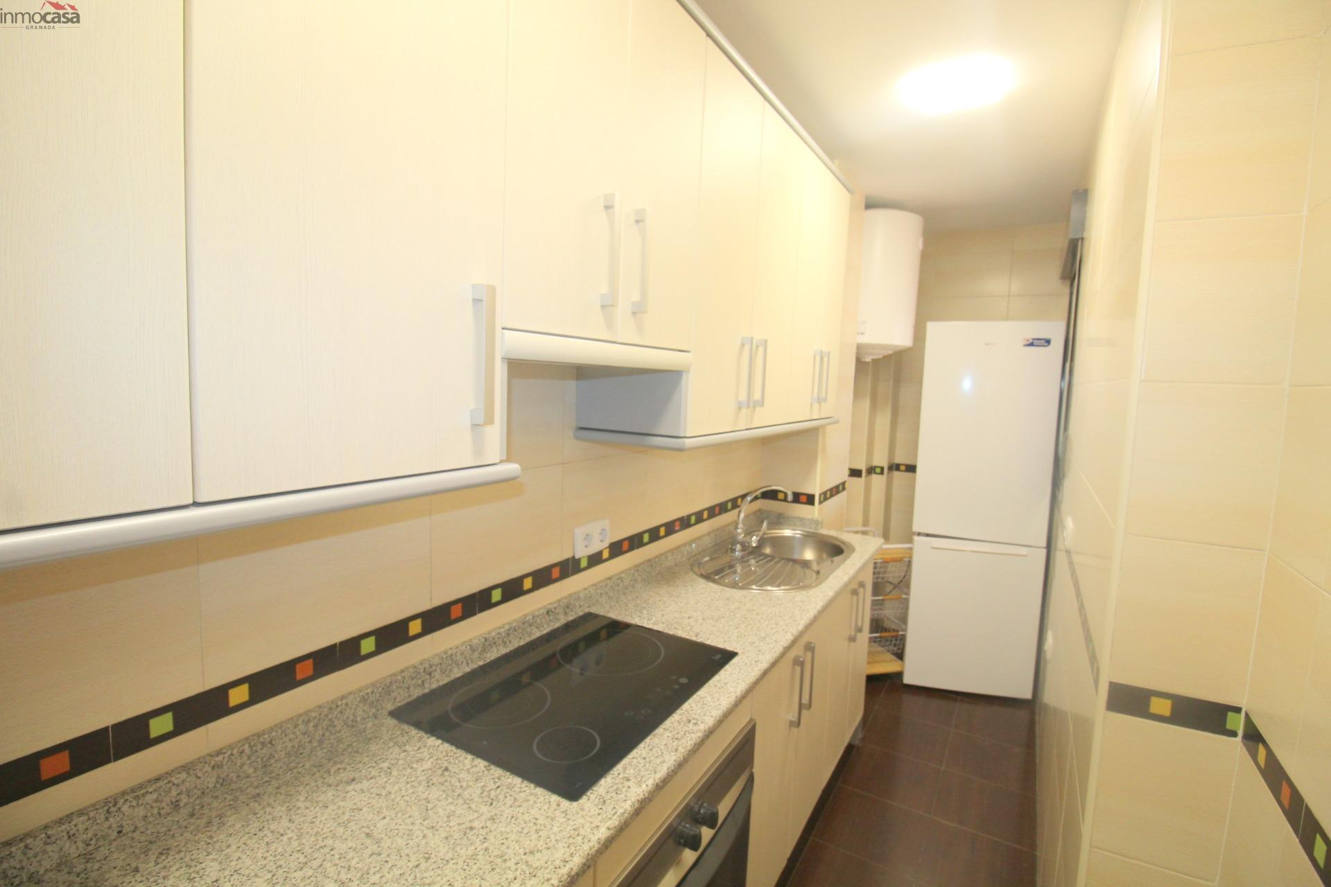 700€  piso de dos dormitorios,,  céntrico en Armilla - foto 3