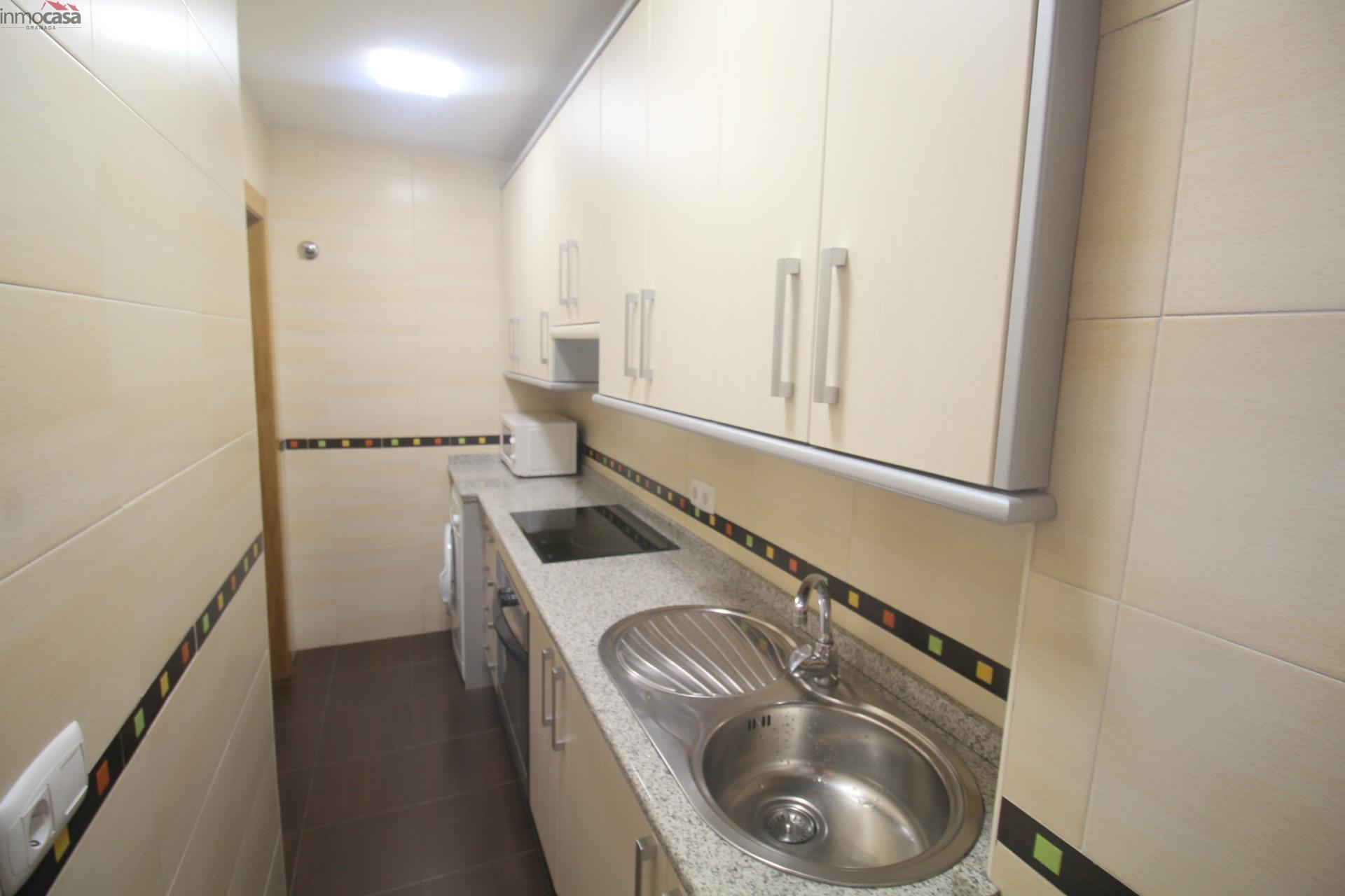 700€  piso de dos dormitorios,,  céntrico en Armilla - foto 4