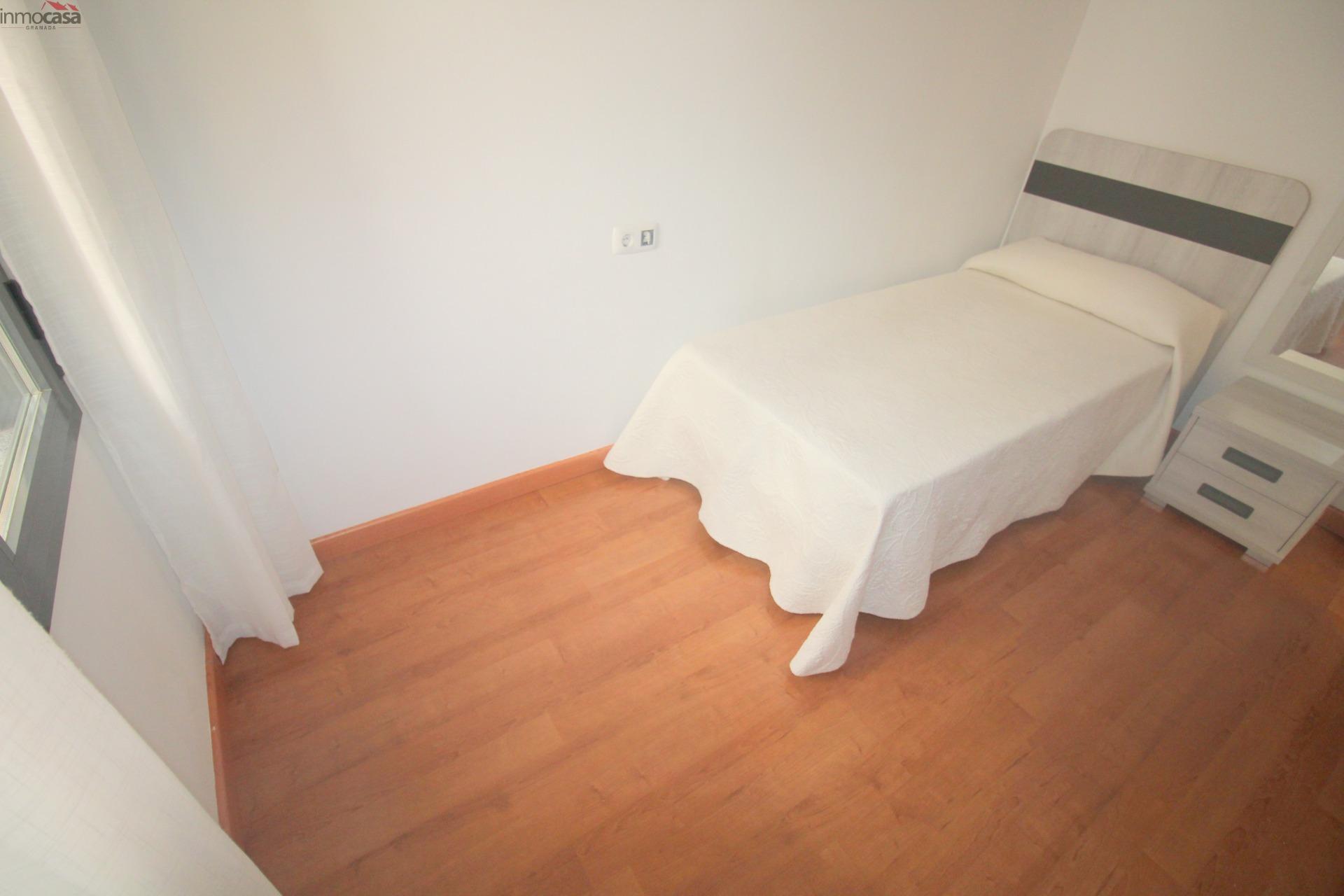 700€  piso de dos dormitorios,,  céntrico en Armilla - foto 9