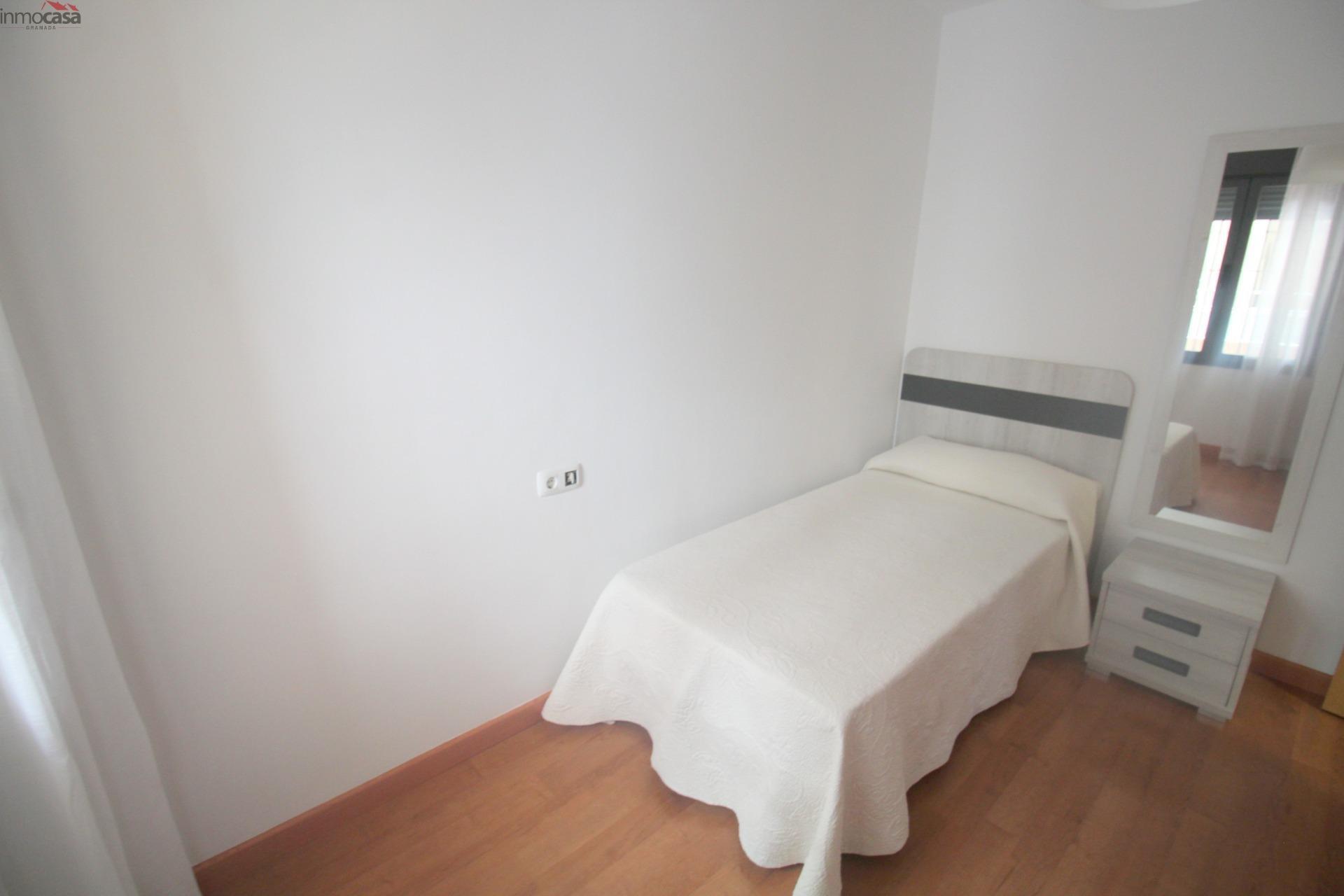 700€  piso de dos dormitorios,,  céntrico en Armilla - foto 10