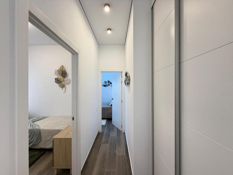 Venta de piso en Torrevieja, de 60m2 con 2 dormitorios y 1 b - foto 17