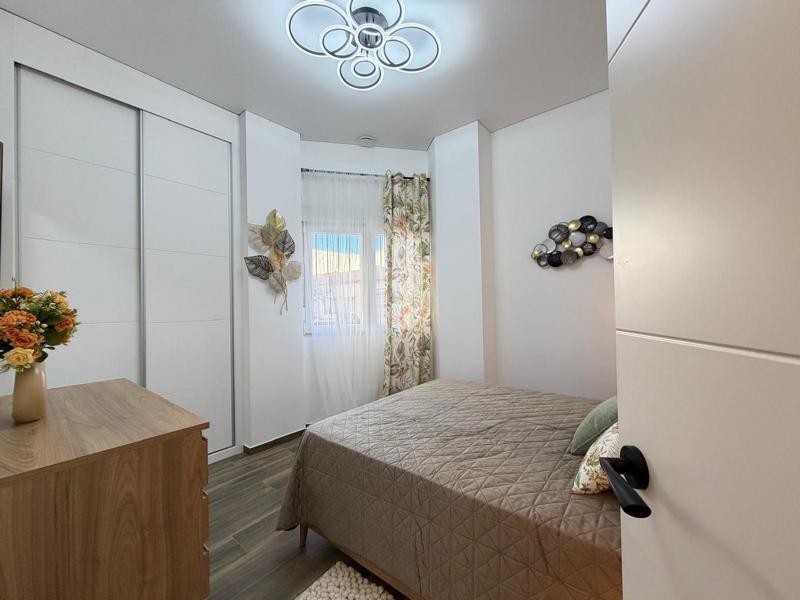 Venta de piso en Torrevieja, de 60m2 con 2 dormitorios y 1 b - foto 20