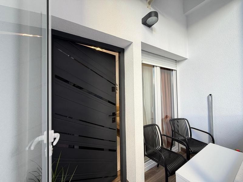Venta de piso en Torrevieja, de 60m2 con 2 dormitorios y 1 b - foto 3
