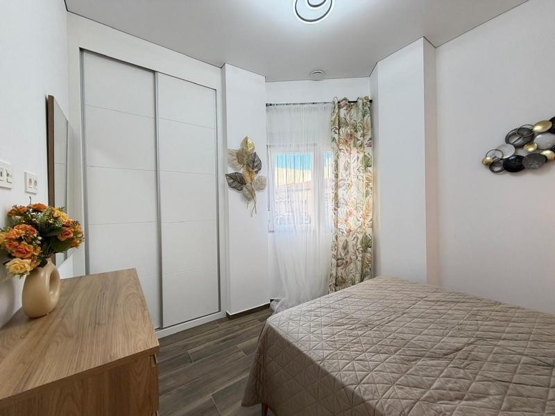 Venta de piso en Torrevieja, de 60m2 con 2 dormitorios y 1 b - foto 21