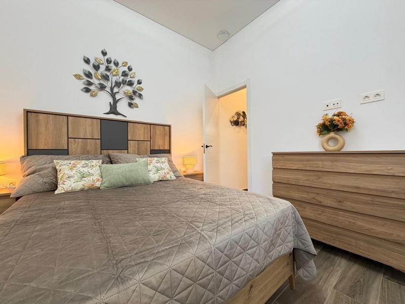 Venta de piso en Torrevieja, de 60m2 con 2 dormitorios y 1 b - foto 23
