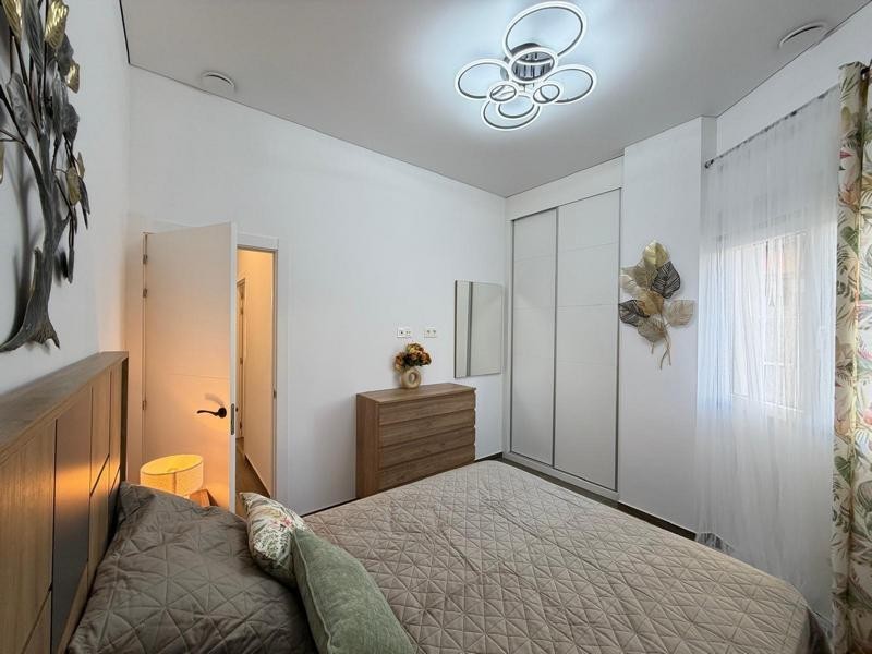 Venta de piso en Torrevieja, de 60m2 con 2 dormitorios y 1 b - foto 24