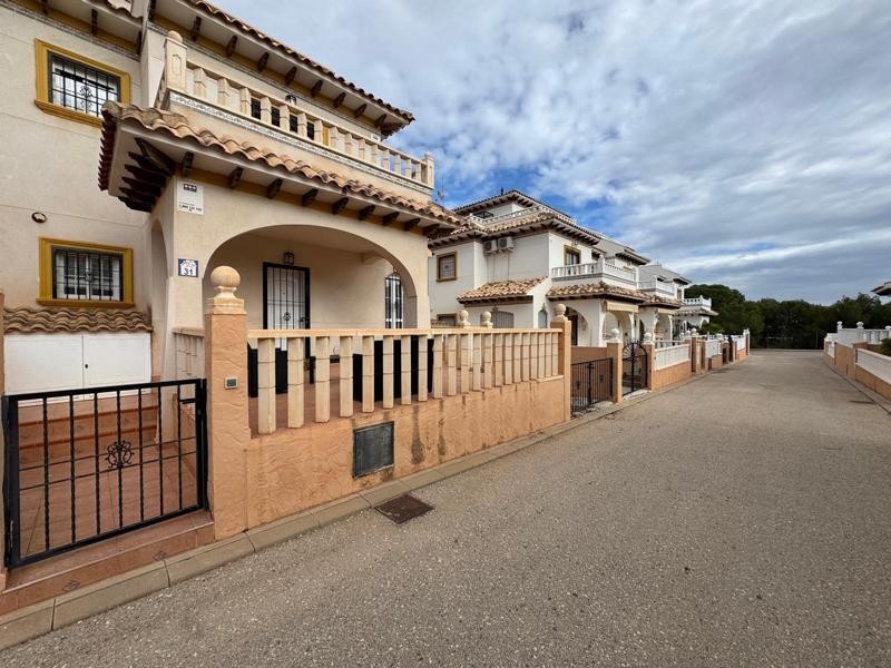 Venta de quad villa en Orihuela costa, de 92m2 con 2 dormito