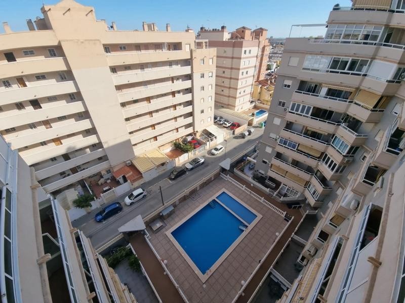 Venta de piso en Torrevieja, de 53m2 con 2 dormitorios y 1 b