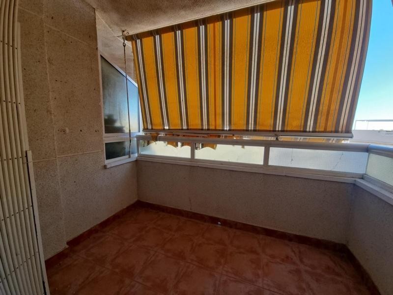 Venta de piso en Torrevieja, de 53m2 con 2 dormitorios y 1 b - foto 2